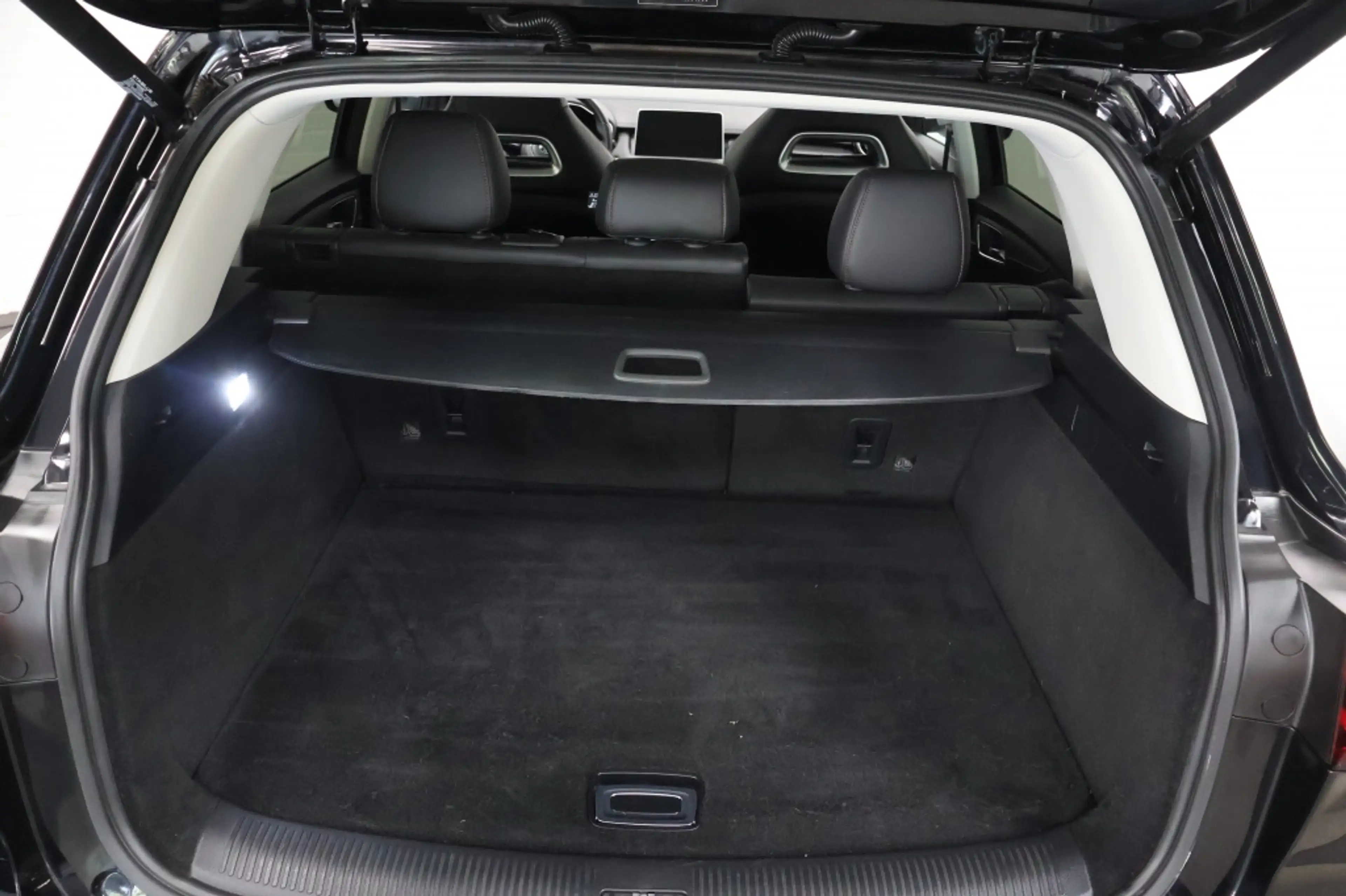 MG EHS 1.5 TGDI Luxury — photo 11