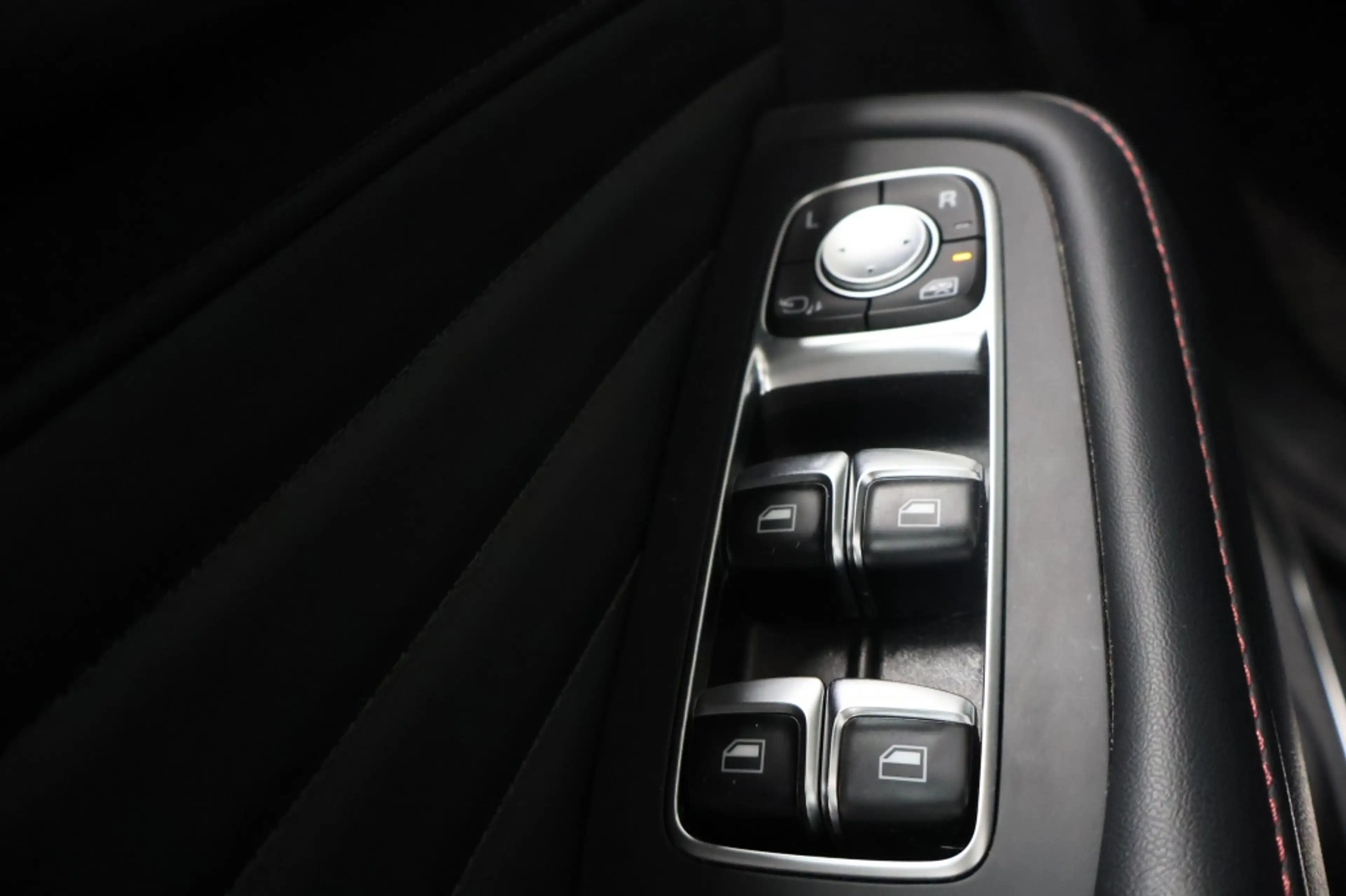 MG EHS 1.5 TGDI Luxury — photo 14