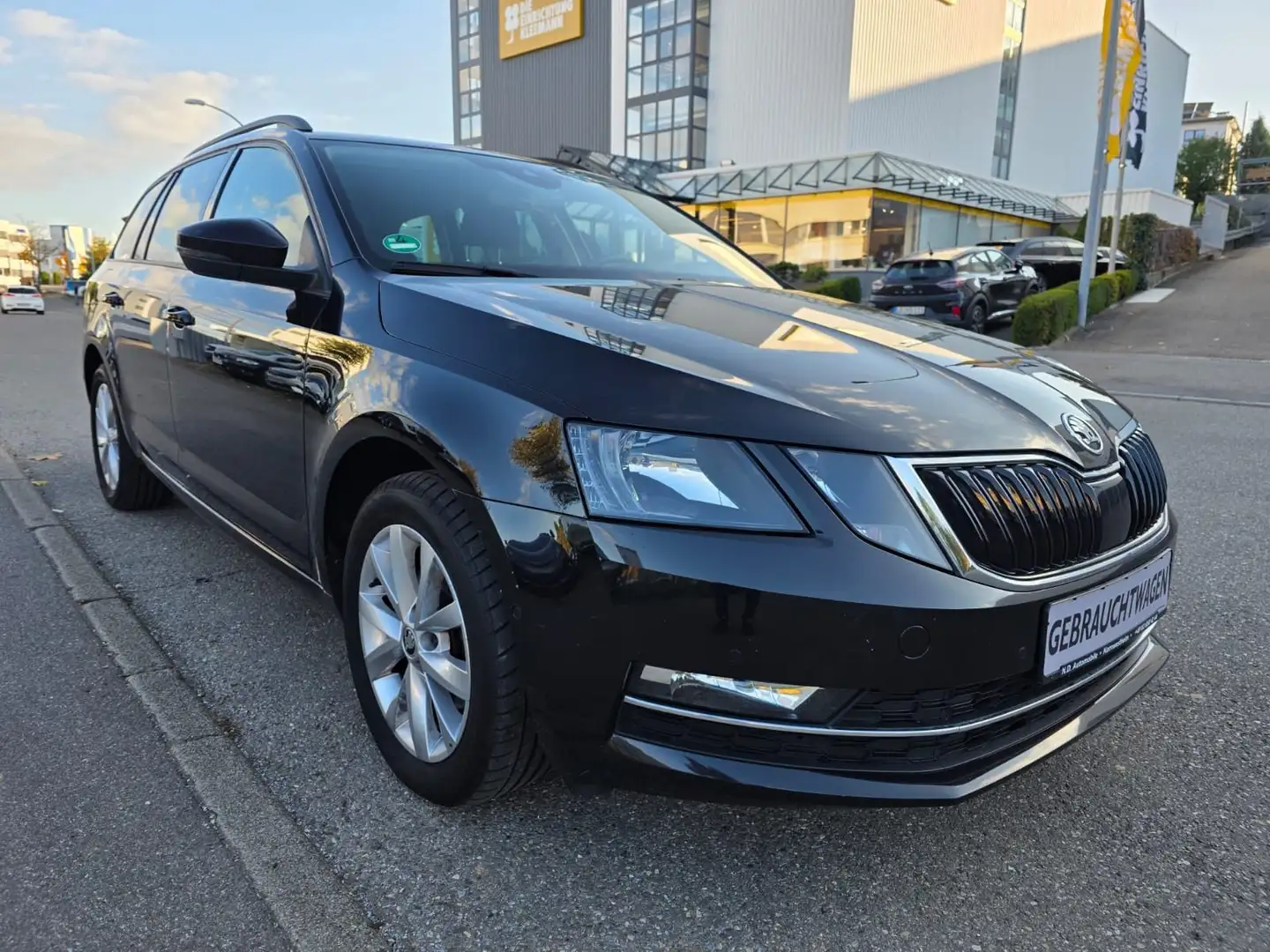 Skoda Octavia Combi Style 2,0 *1.Hand Schwarz - 1