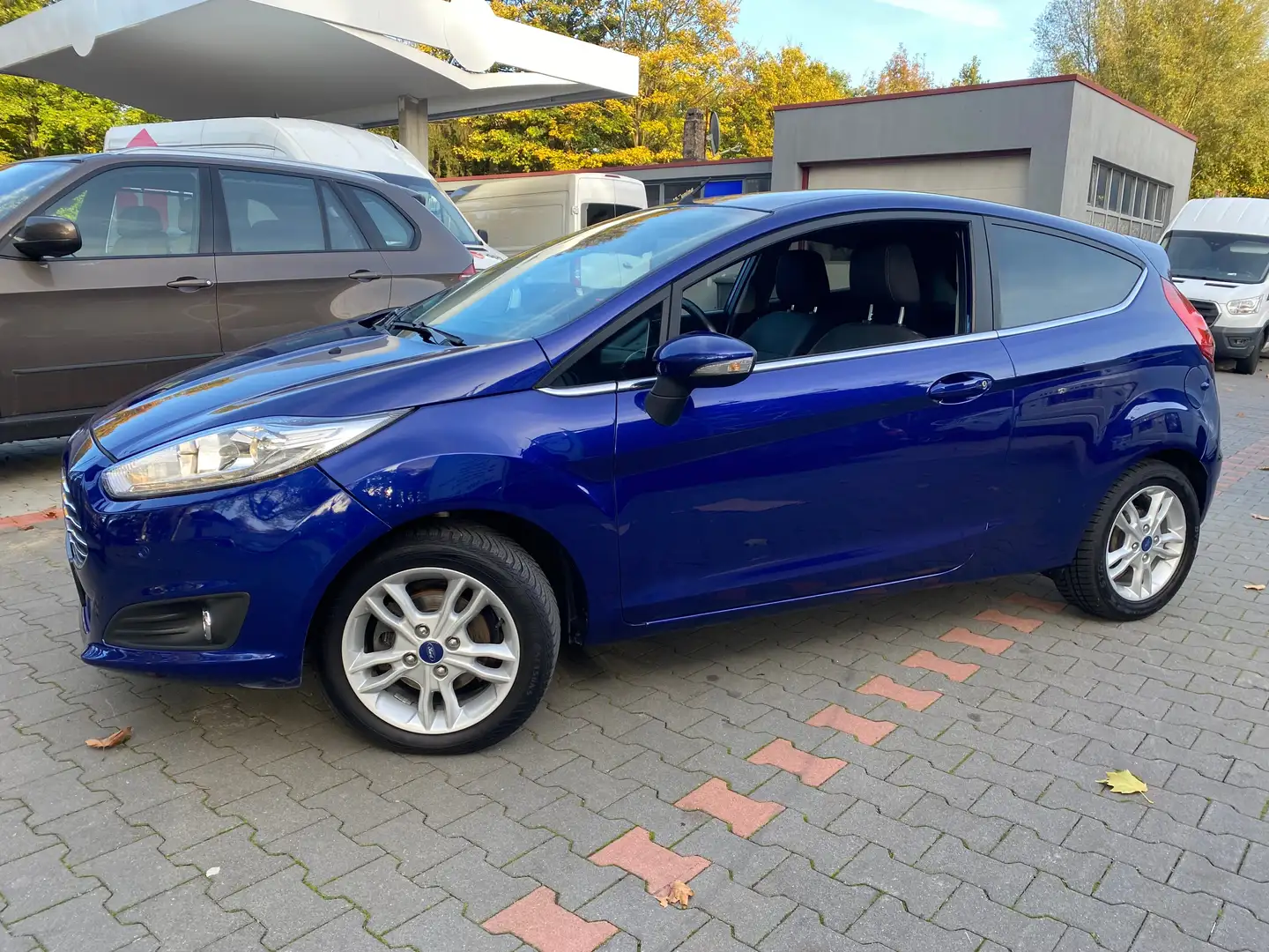 Ford Fiesta Titanium (CCN) Blau - 2