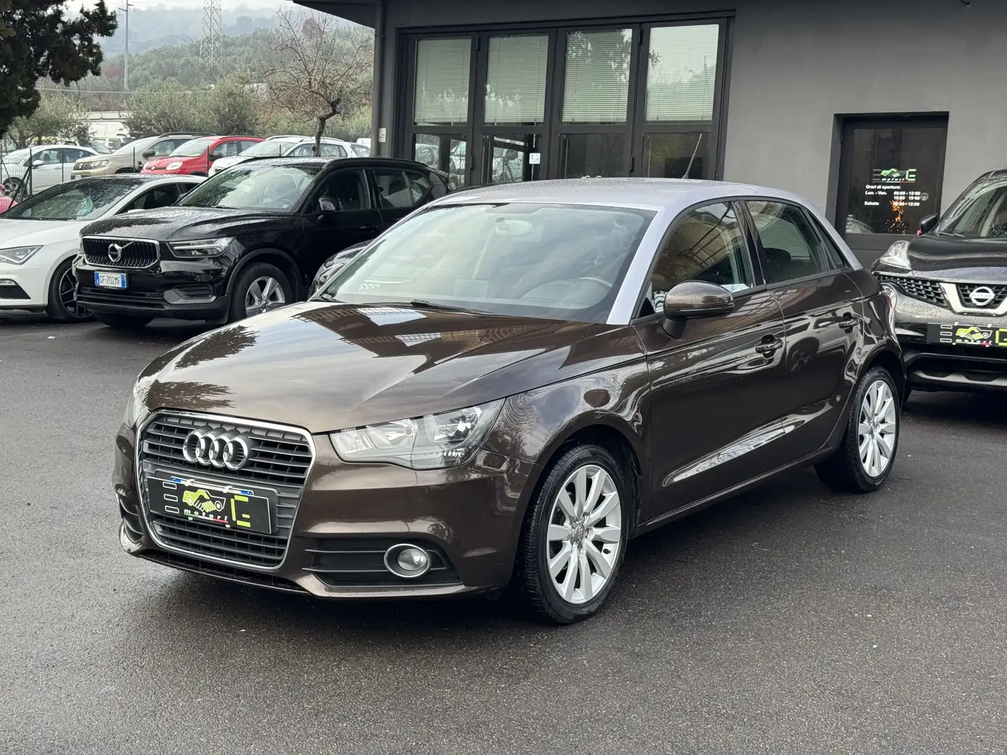 Audi A1 1.2 tfsi Attraction Braun - 1