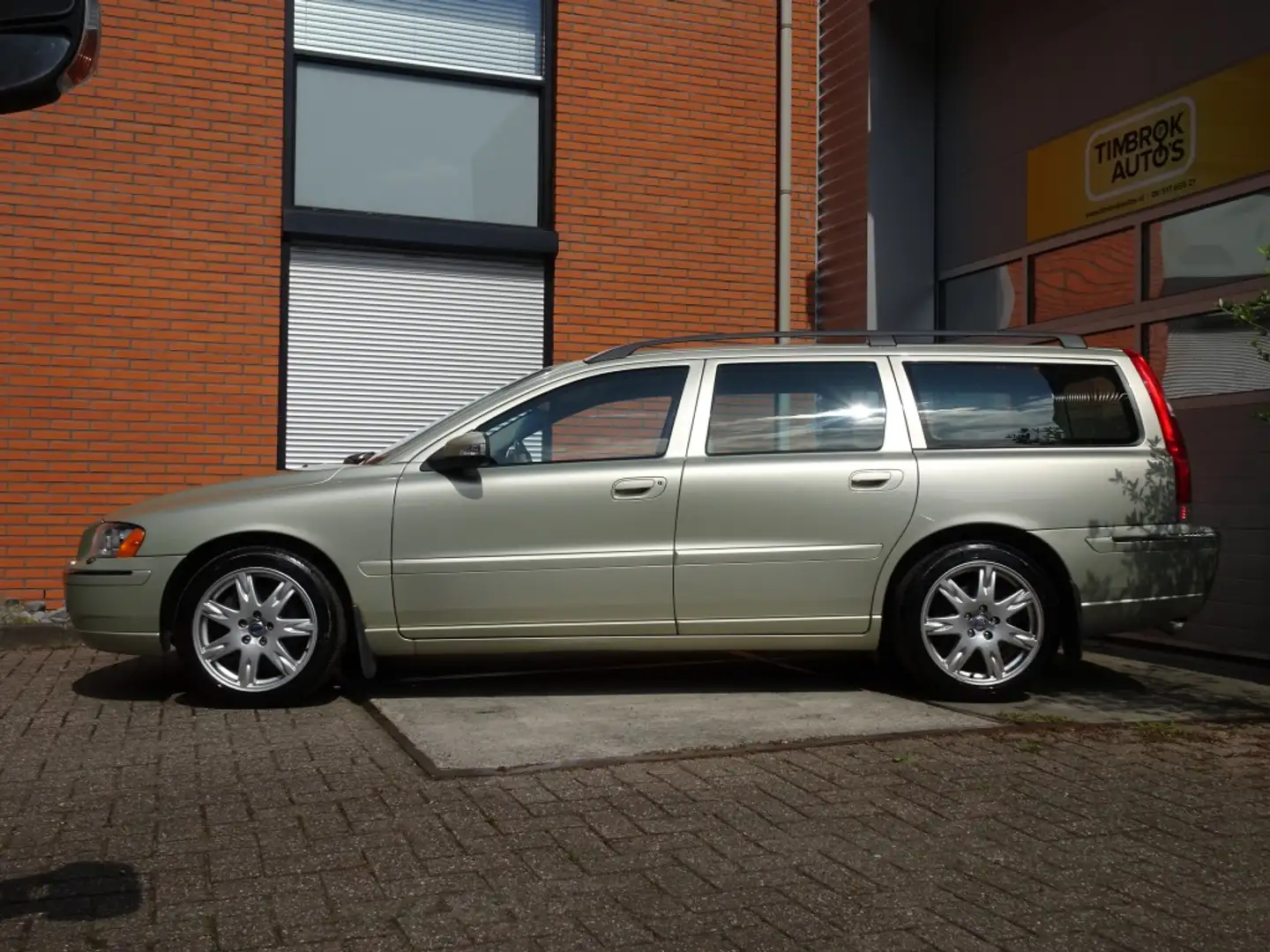 Volvo V70 2.5T 210pk Aut. Summum *Lunar Gold / Xenon / Softl Oro - 2