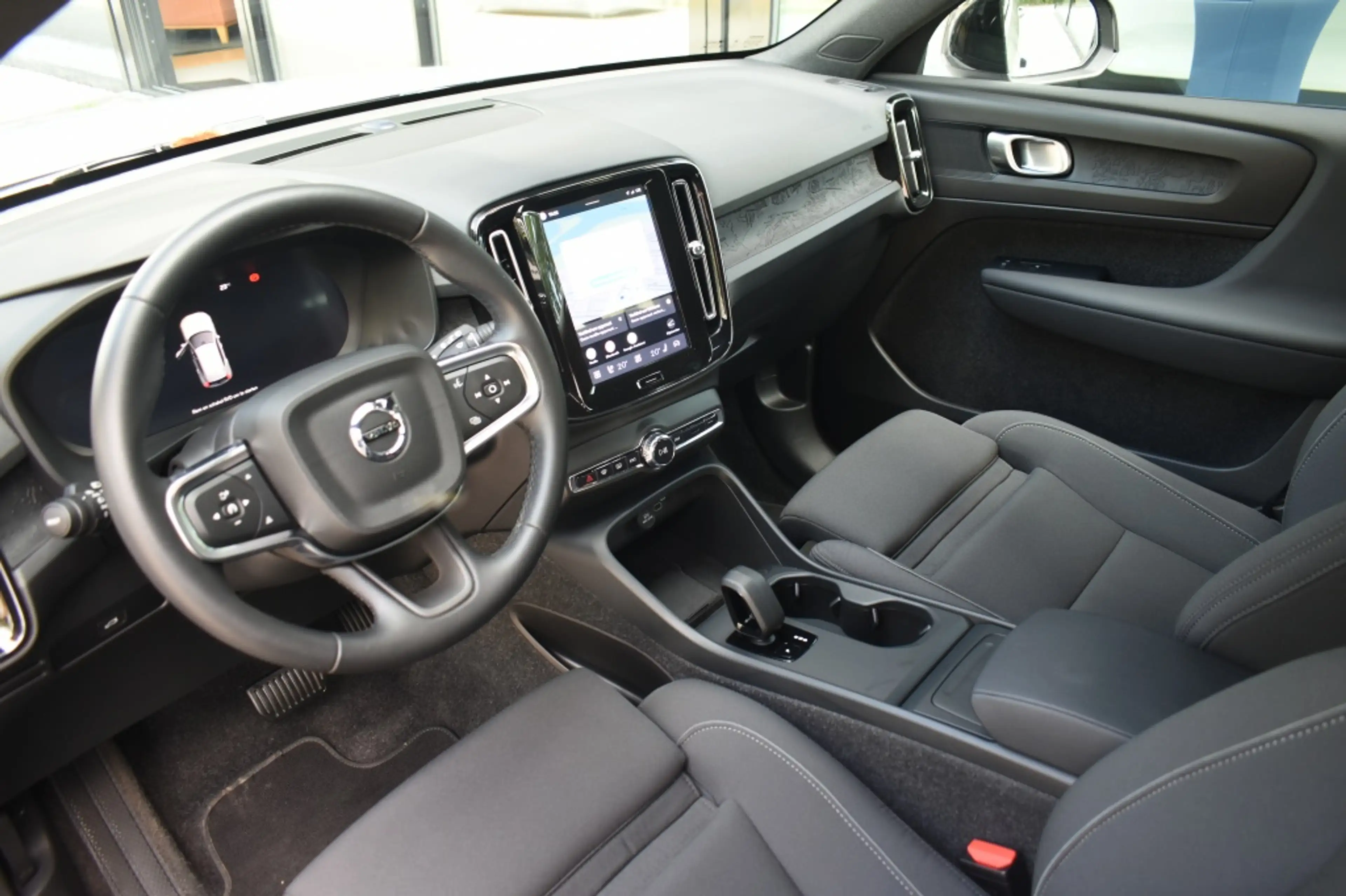 Volvo EX40 Extended Range Plus 252Pk/82kWh | Trekhaak | Clima — photo 3