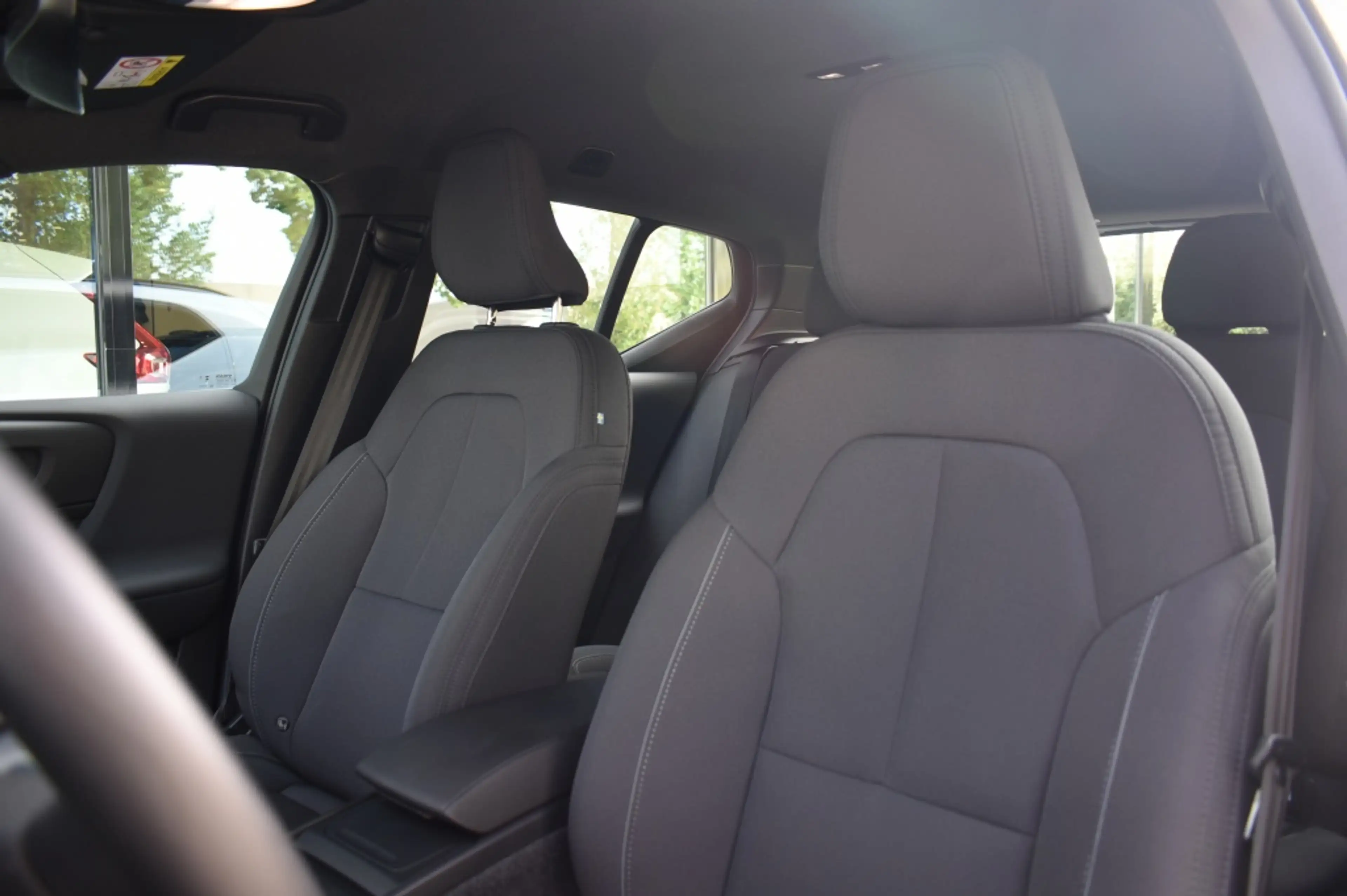 Volvo EX40 Extended Range Plus 252Pk/82kWh | Trekhaak | Clima — photo 14