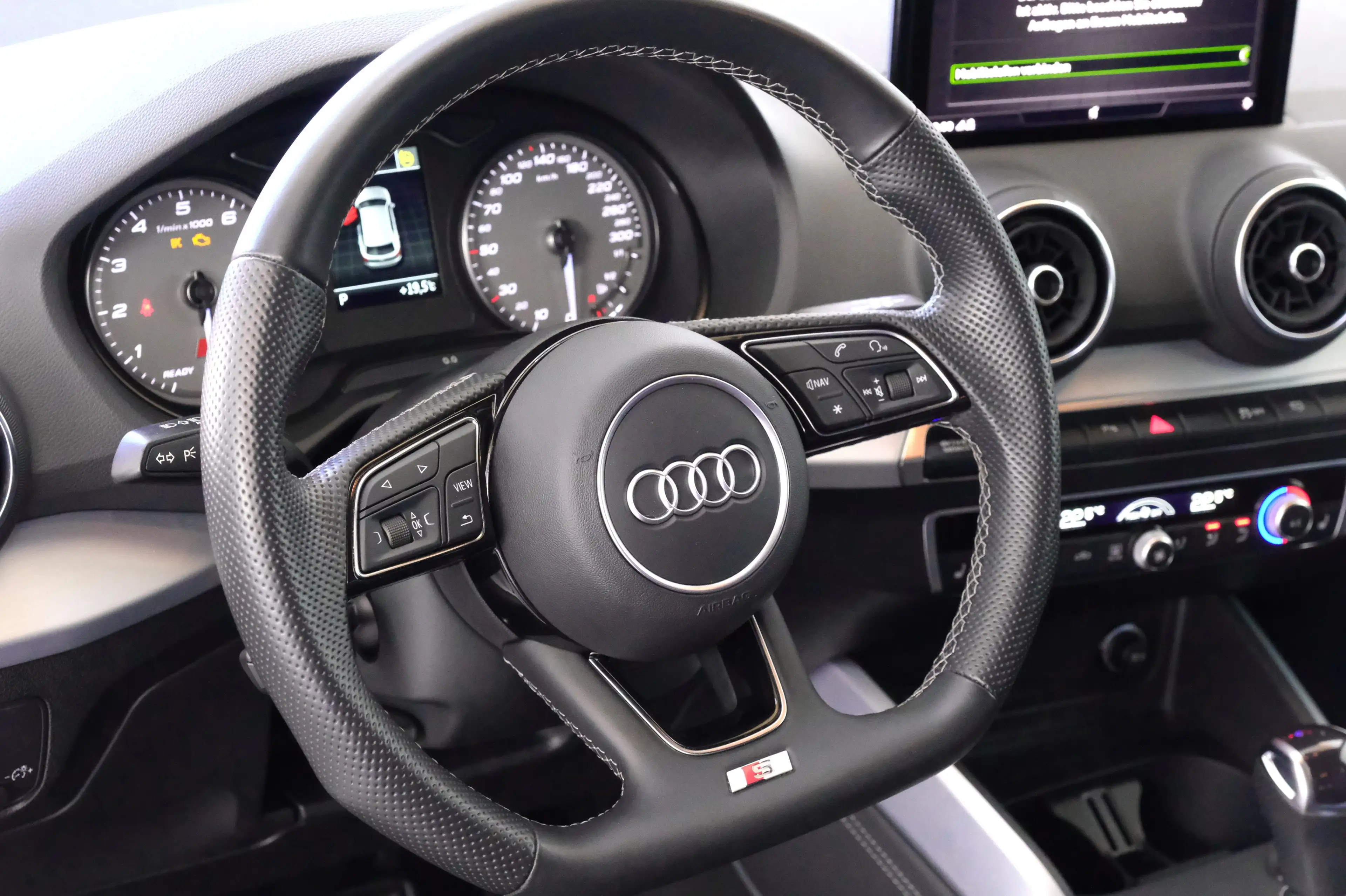 Audi SQ2 2.0 TFSI quattro — photo 8