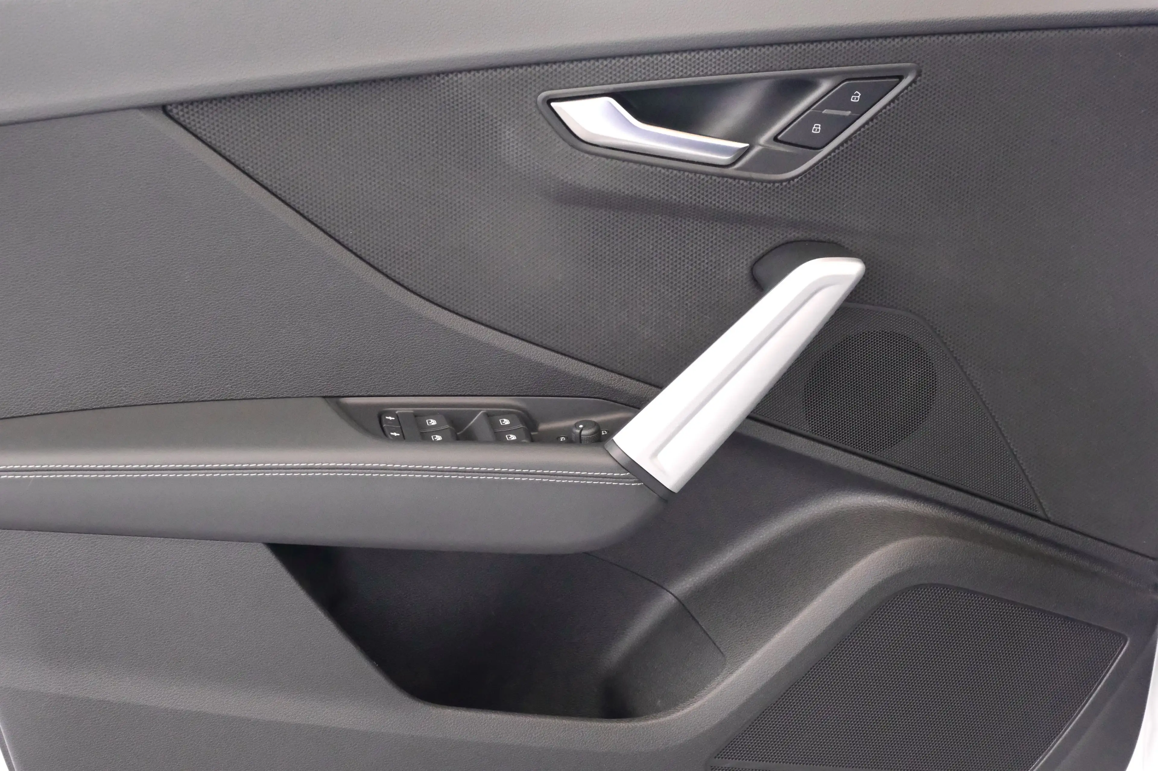 Audi SQ2 2.0 TFSI quattro — photo 7