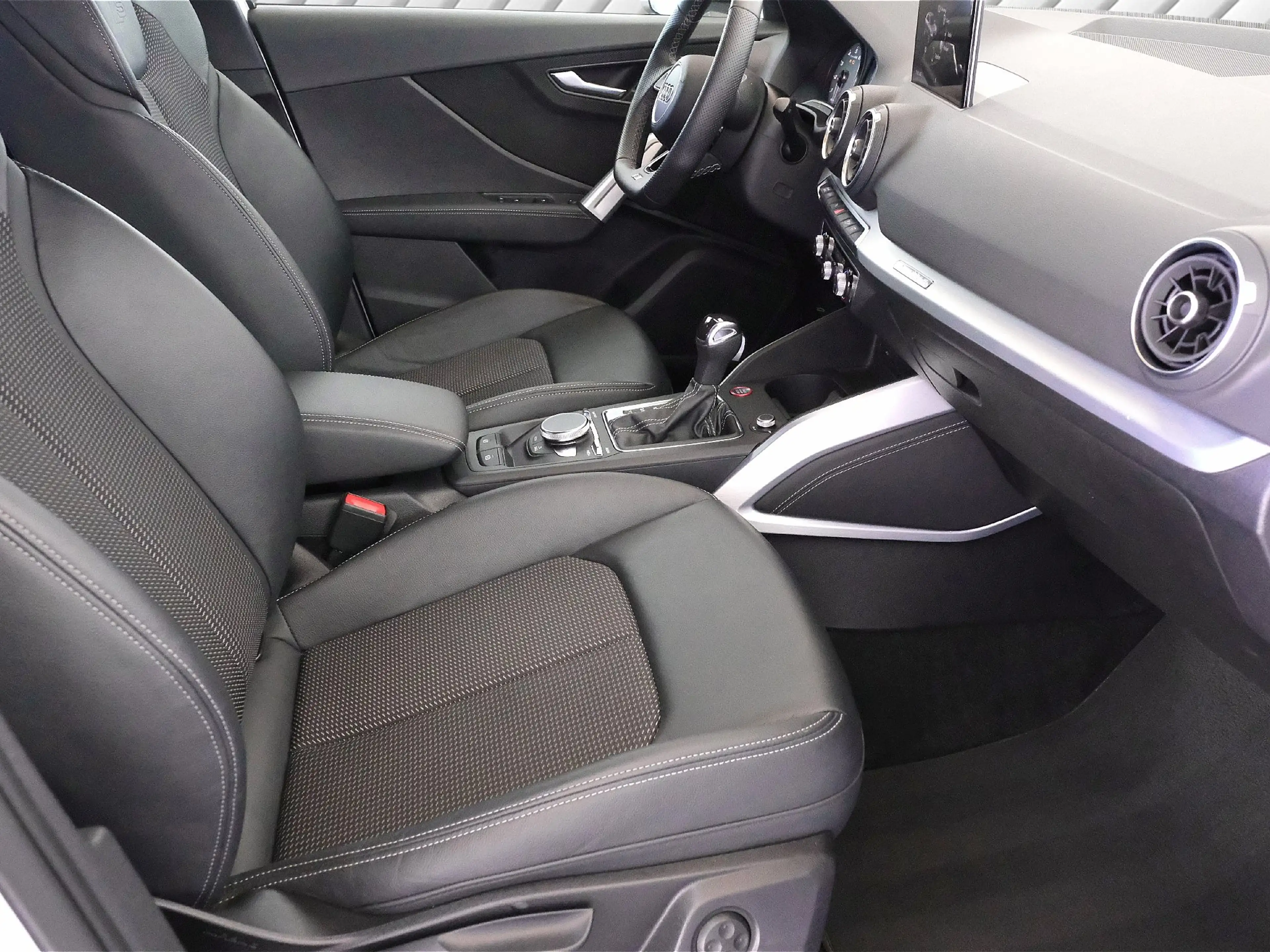 Audi SQ2 2.0 TFSI quattro — photo 10