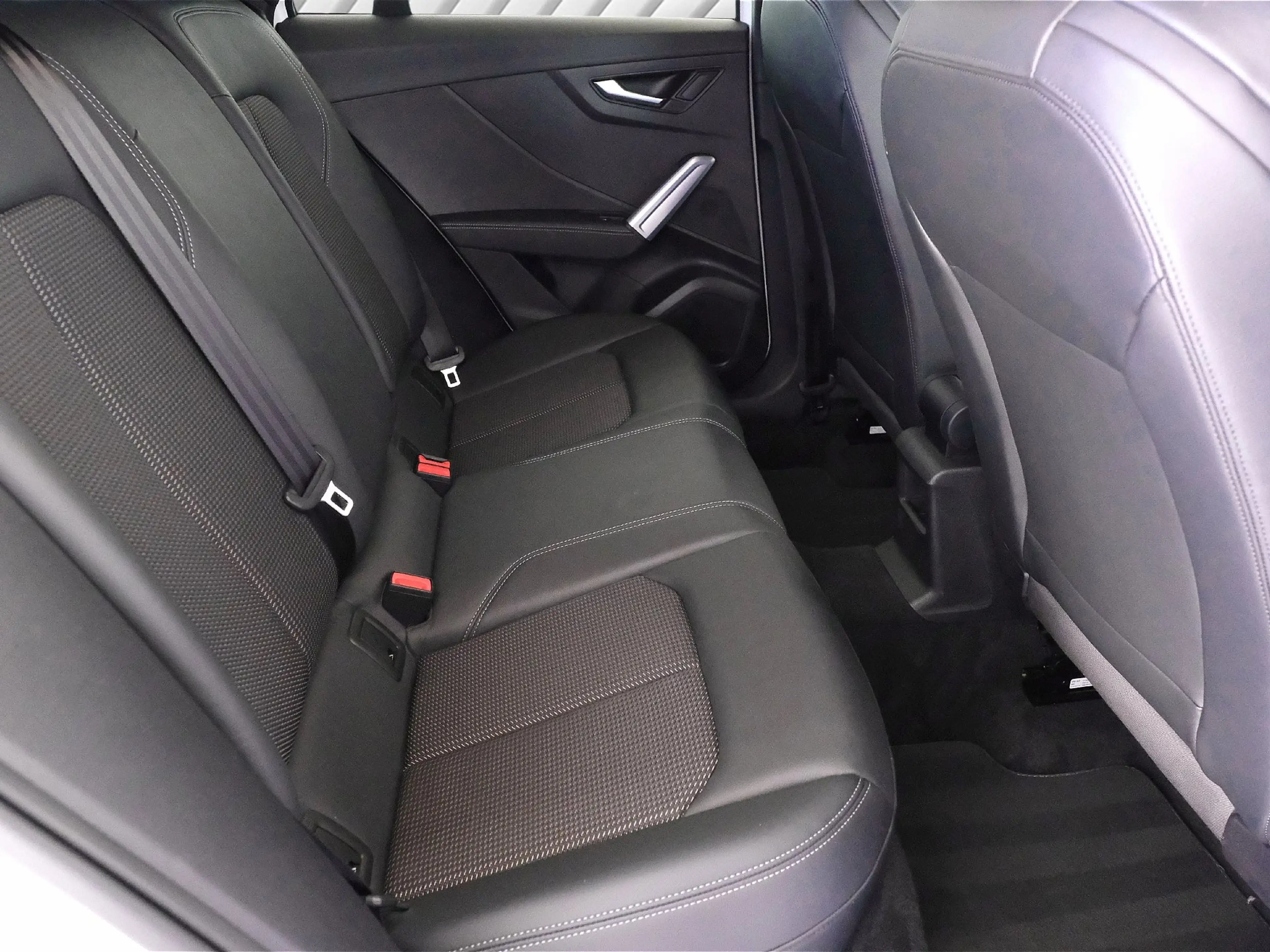 Audi SQ2 2.0 TFSI quattro — photo 11