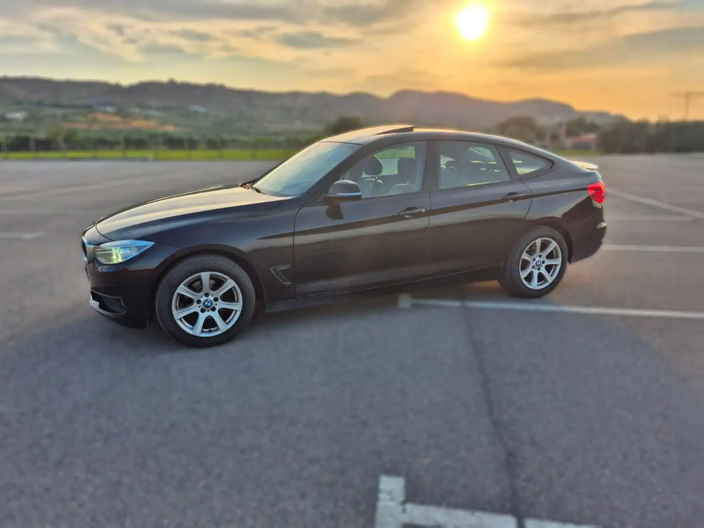 BMW 318 318dA Gran Turismo Negro - 2