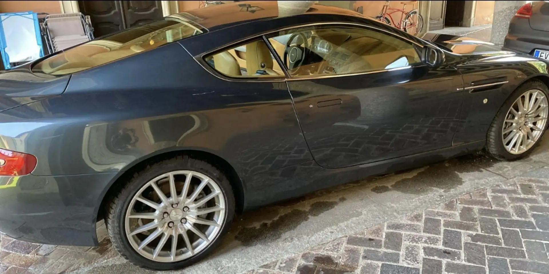 애스턴마틴 DB9 2008 네이비 사진 2
