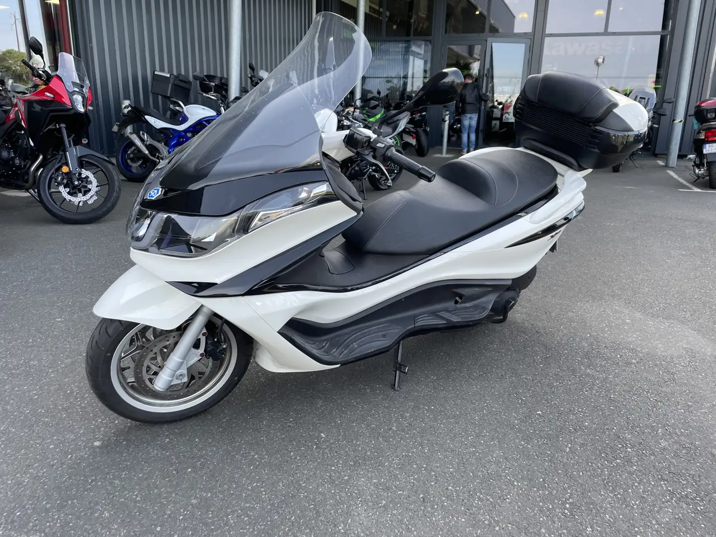 Piaggio X 10 White - 1