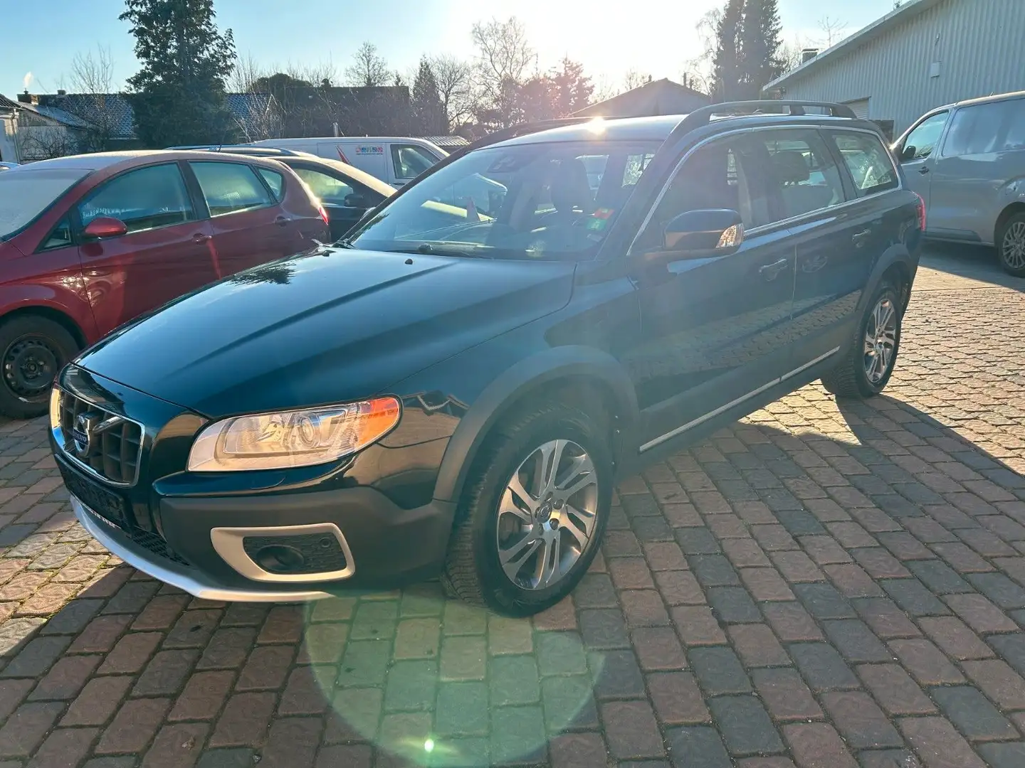 Volvo XC70 D5 Momentum AWD 1.Hand, NAVI,Leder Schwarz - 1