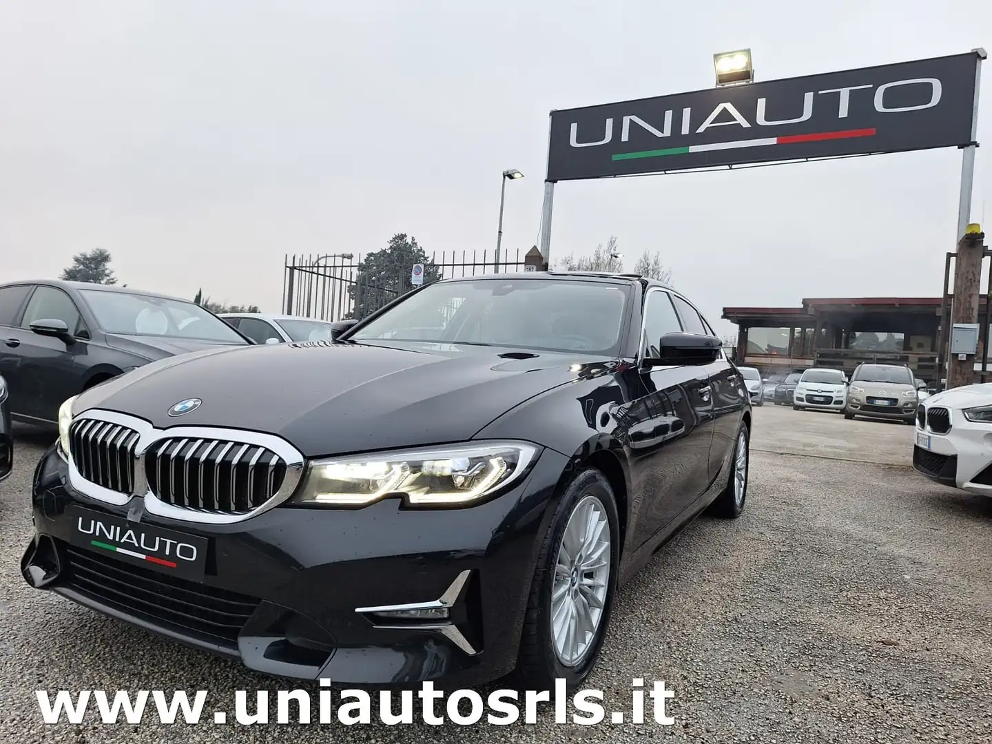 BMW 318 318d Luxury LINE Zwart - 2