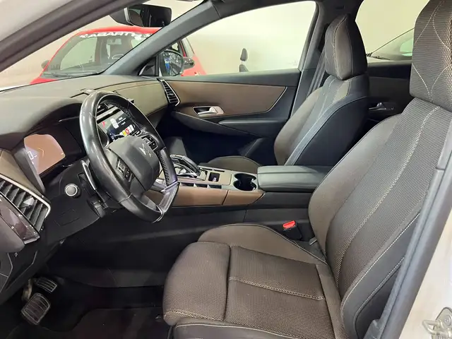 DS Automobiles DS 7 Crossback view 10