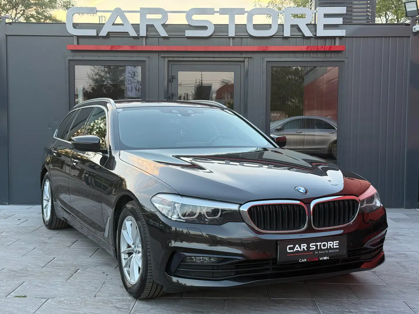 BMW 520 d|x-Drive|Sport-Line|Keyless|Kamera|AHK|Navi|LED| Grau - 1