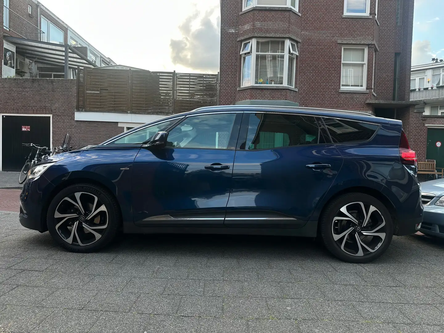 Renault Grand Scenic 1.3 TCe Bose 7p. Modrá - 2