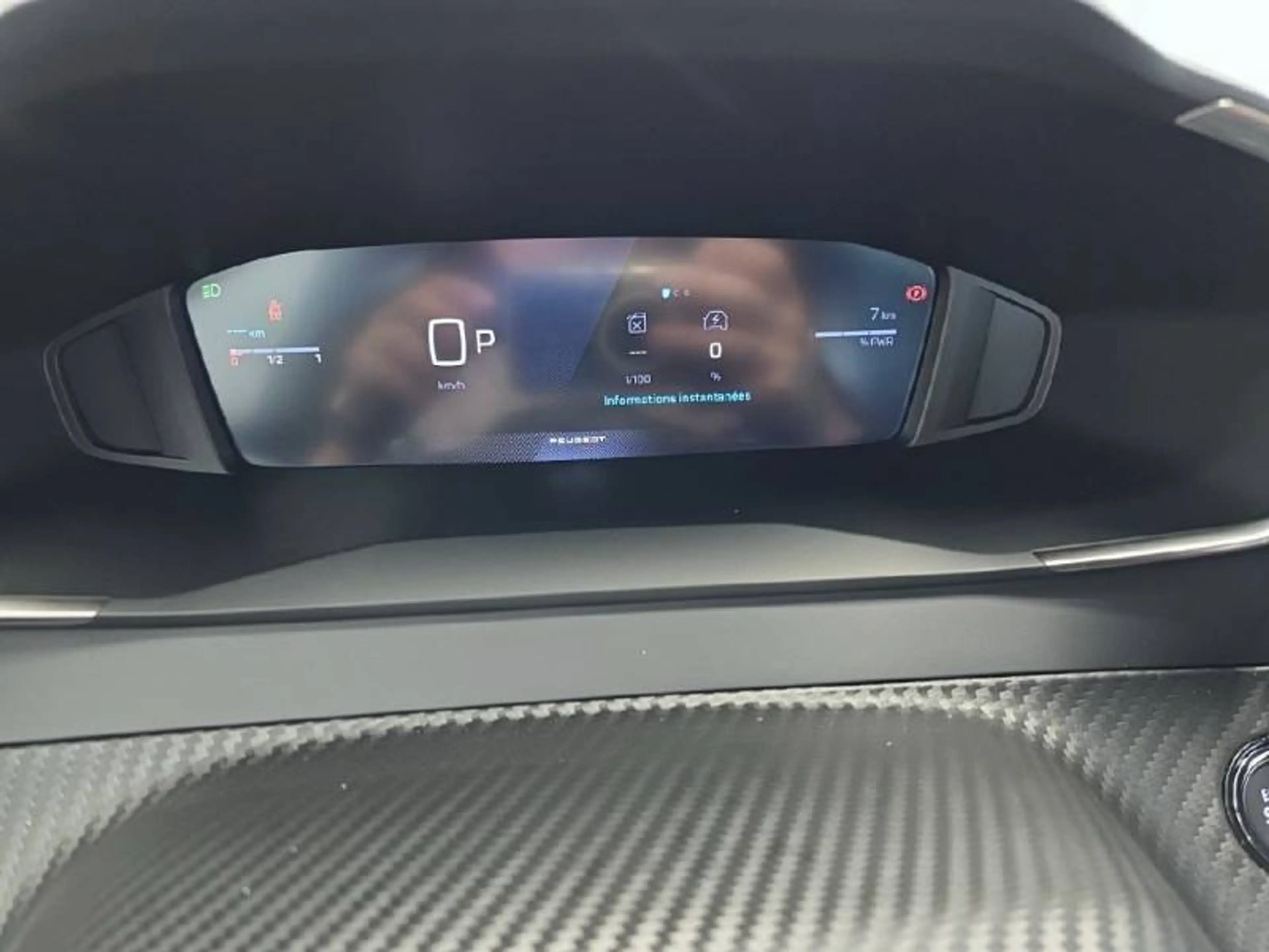 Peugeot 2008 2 1.2 HYBRID 145 e-DSC6 Allure — photo 13