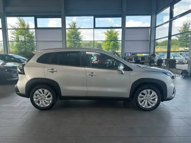 Suzuki SX4 S-Cross view 3