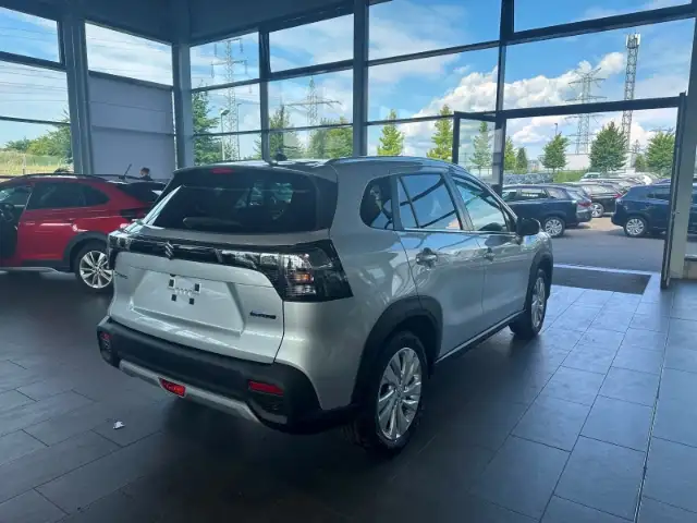 Suzuki SX4 S-Cross view 4
