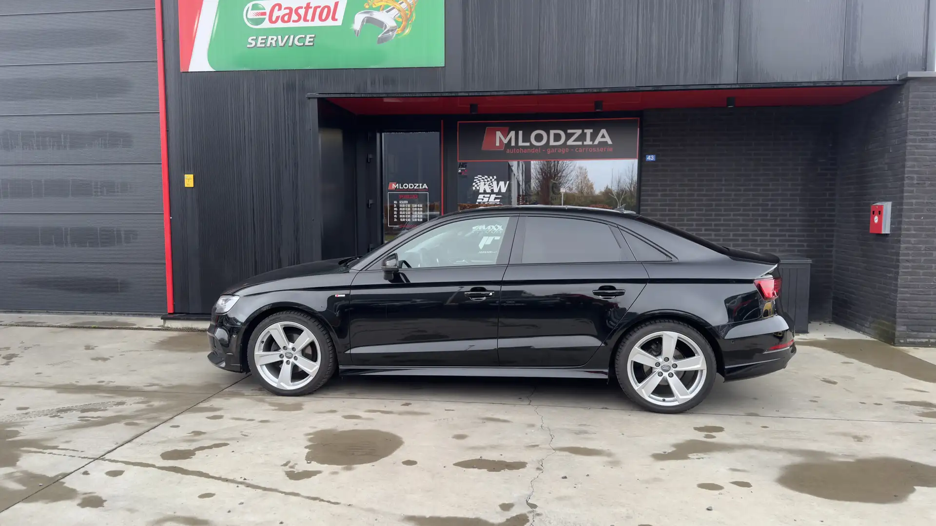 Audi A3 30TFSI Limo / DSG / PANO / MATRIX / VIRT. COCKPIT Schwarz - 2