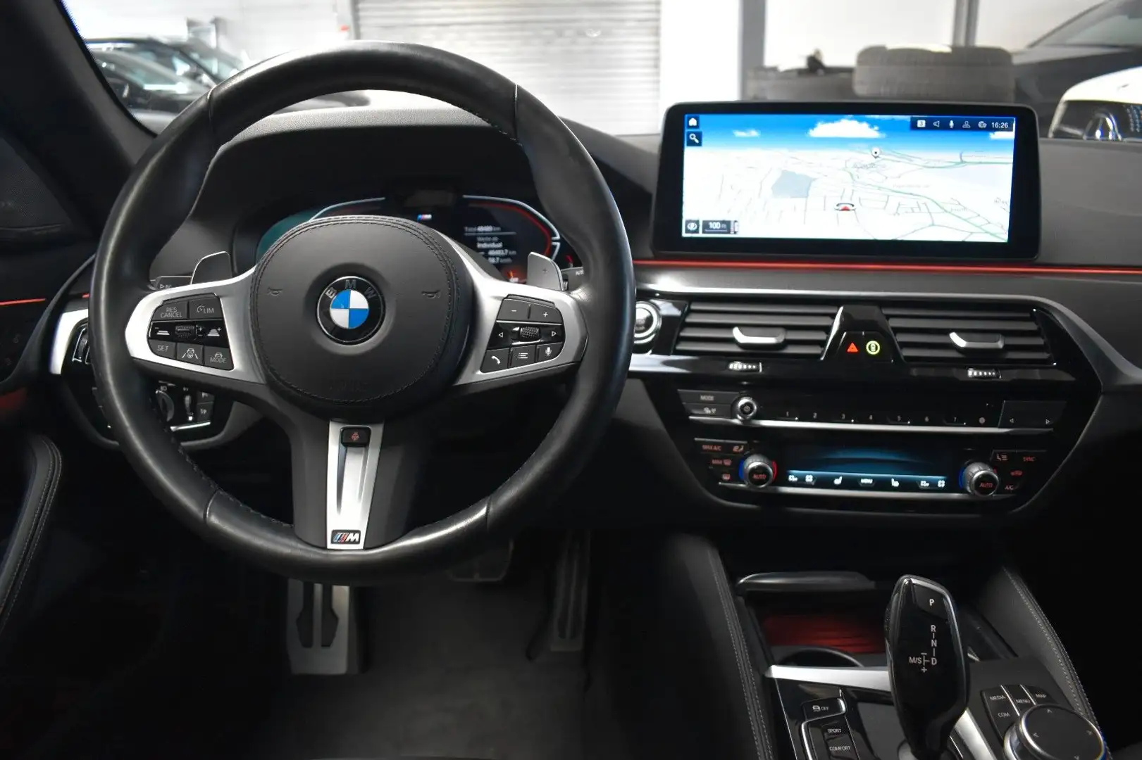 BMW 520 d Touring M SPORT*KAMERA*LEDER*H&K*ASSIST* Rouge - 2