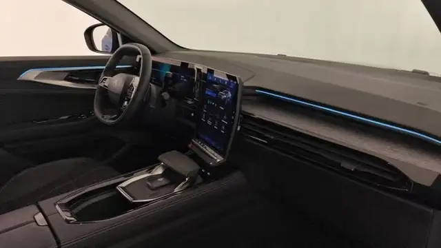 Renault Austral view 12