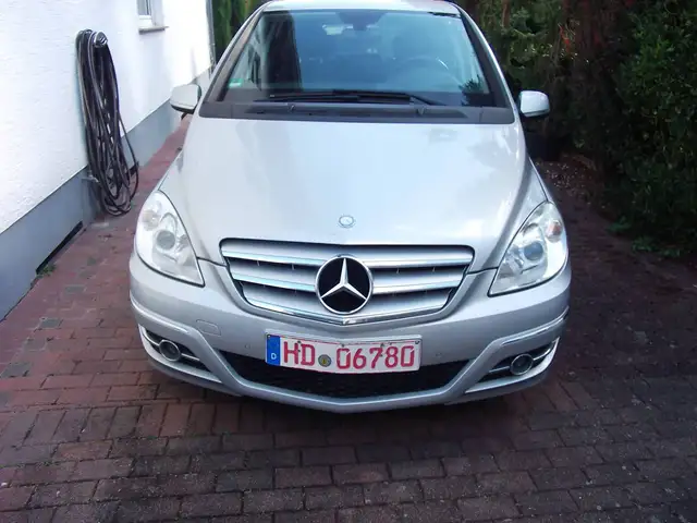 Mercedes-Benz B 200