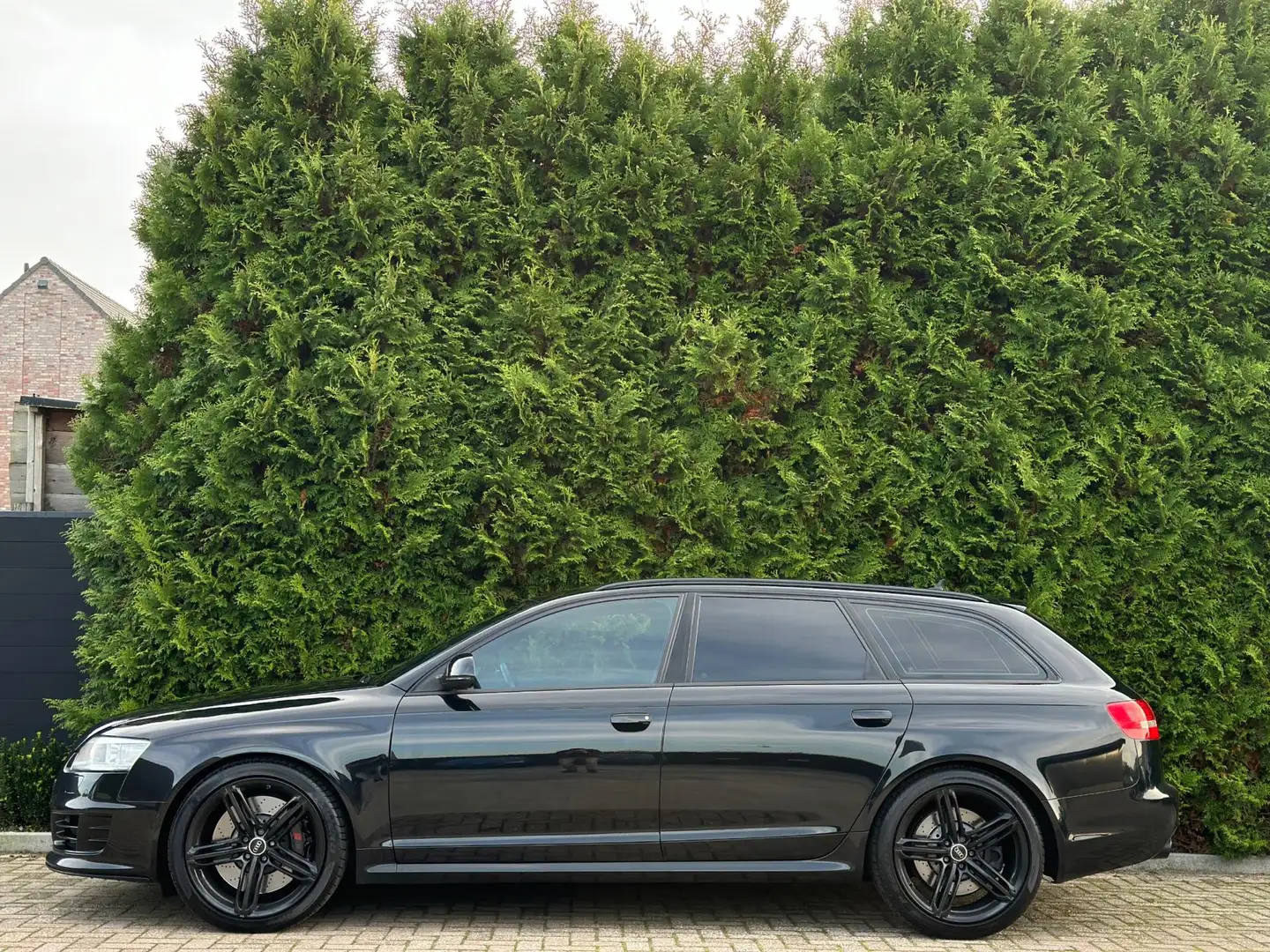 Audi RS6 Avant 5.0 TFSI V10 Youngtimer Black Edition Fekete - 2
