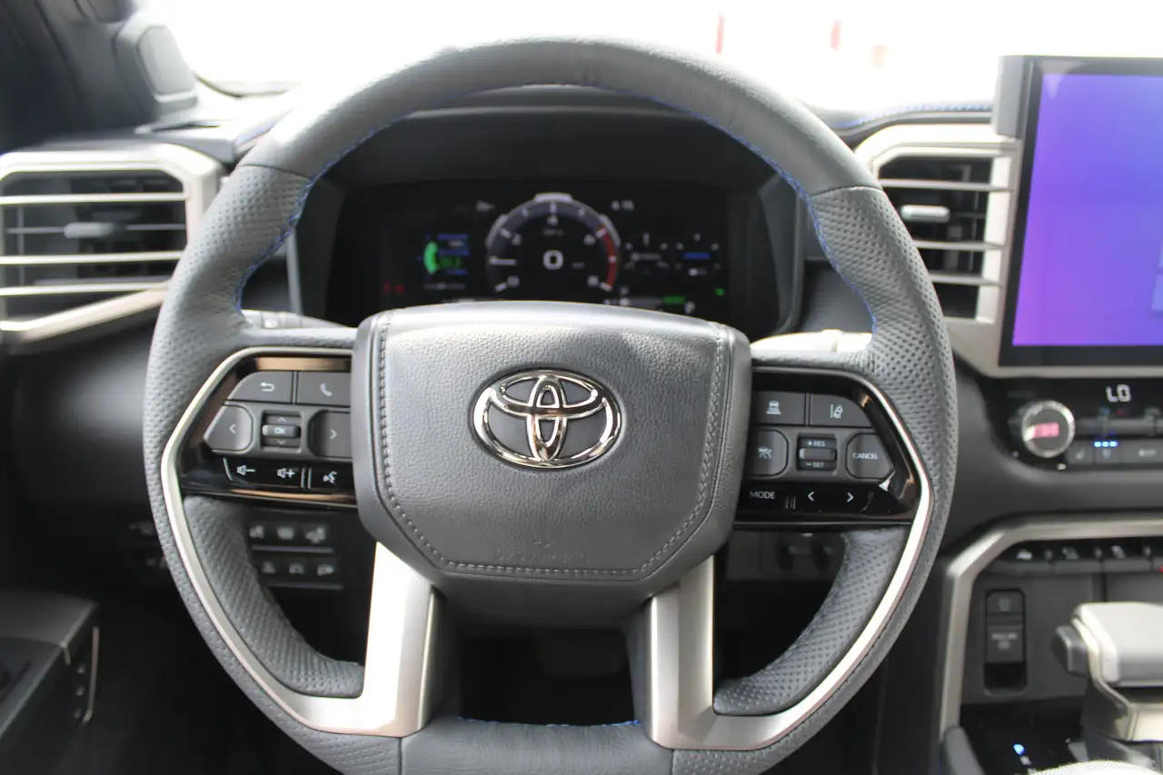 Toyota Tundra снимка Toyota Tundra