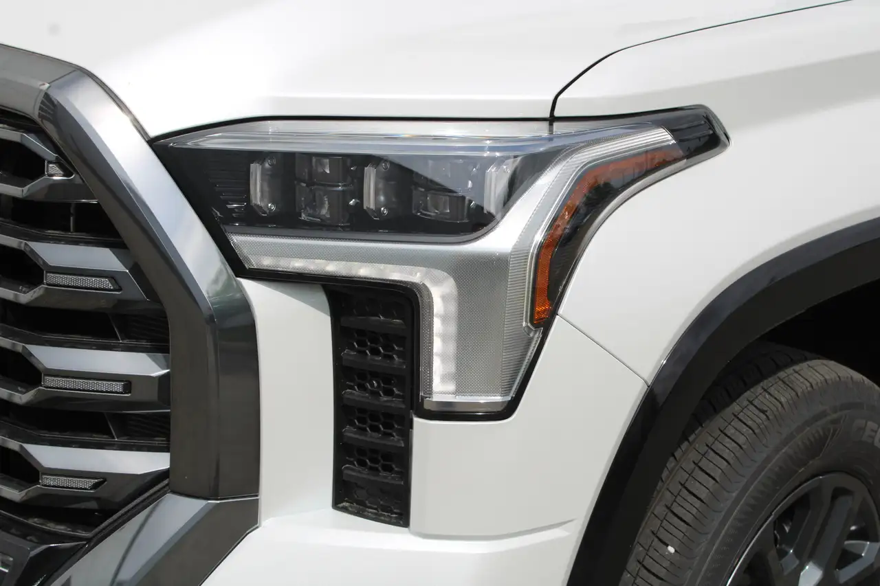 Toyota Tundra снимка Toyota Tundra