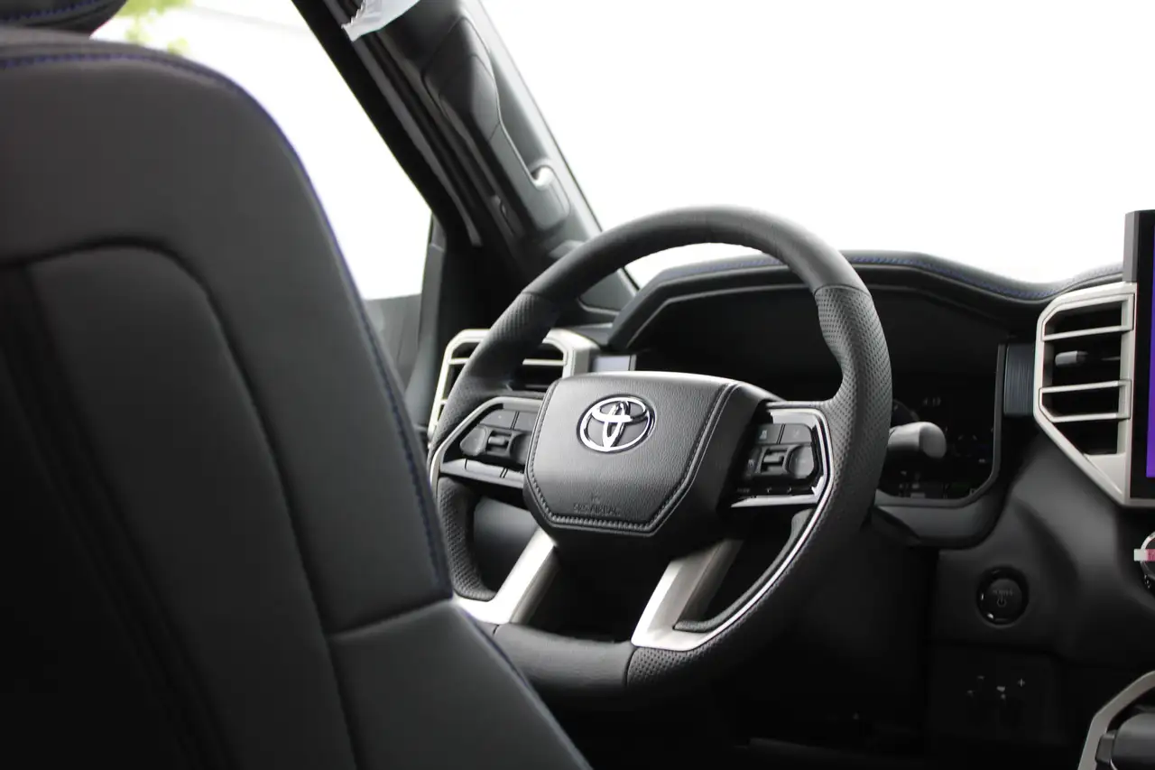 Toyota Tundra снимка Toyota Tundra