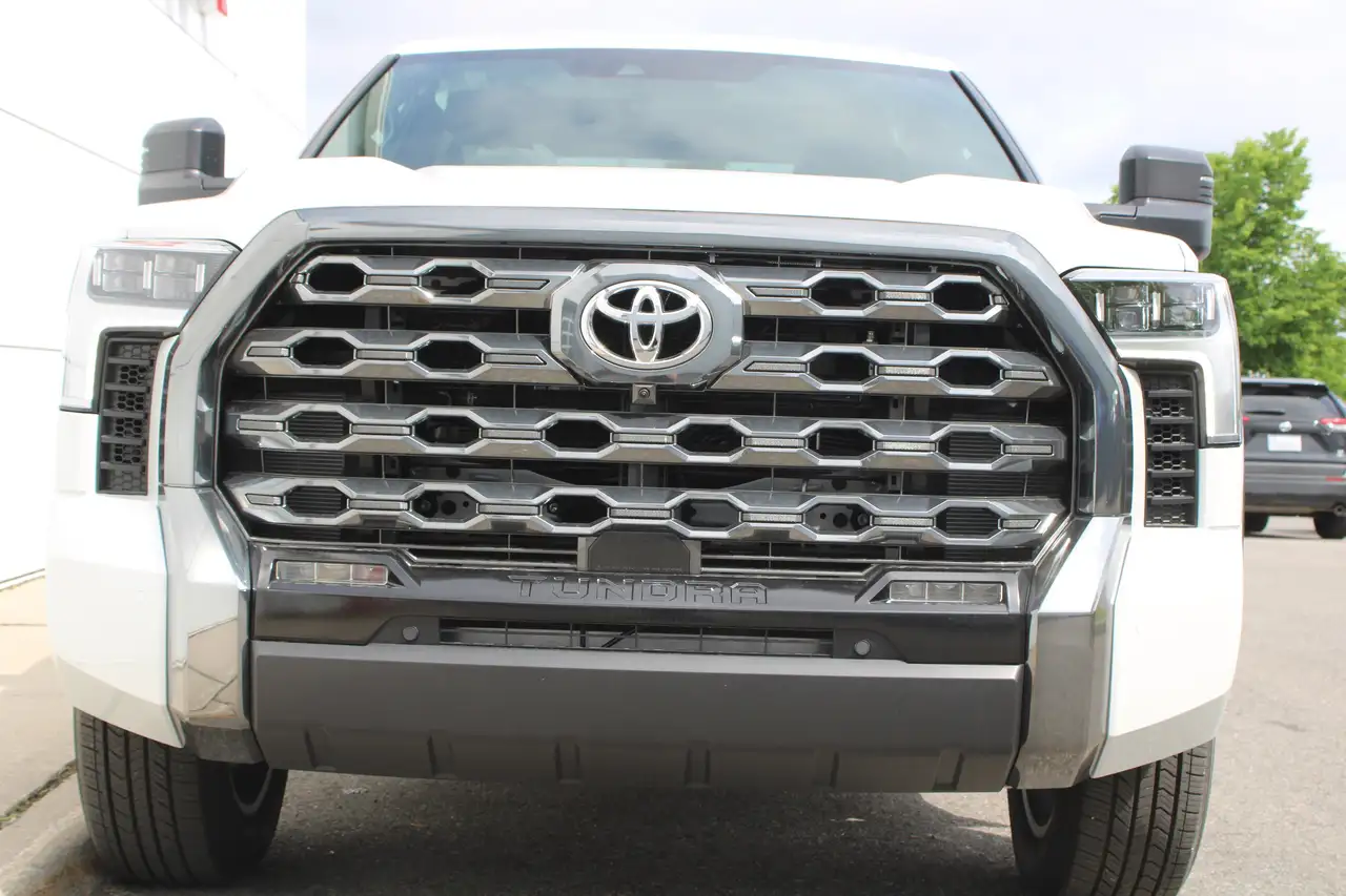 Toyota Tundra снимка Toyota Tundra