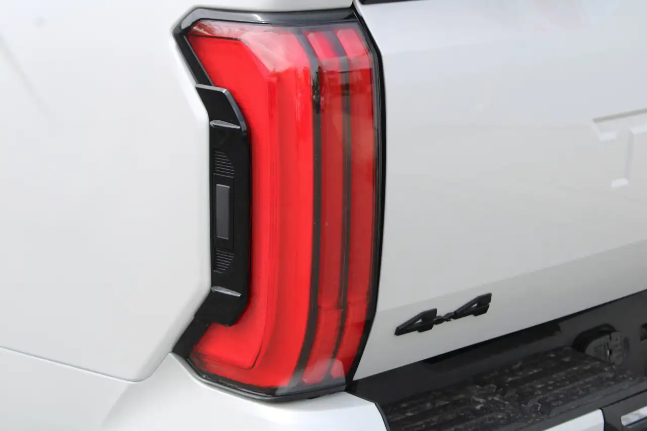 Toyota Tundra снимка Toyota Tundra