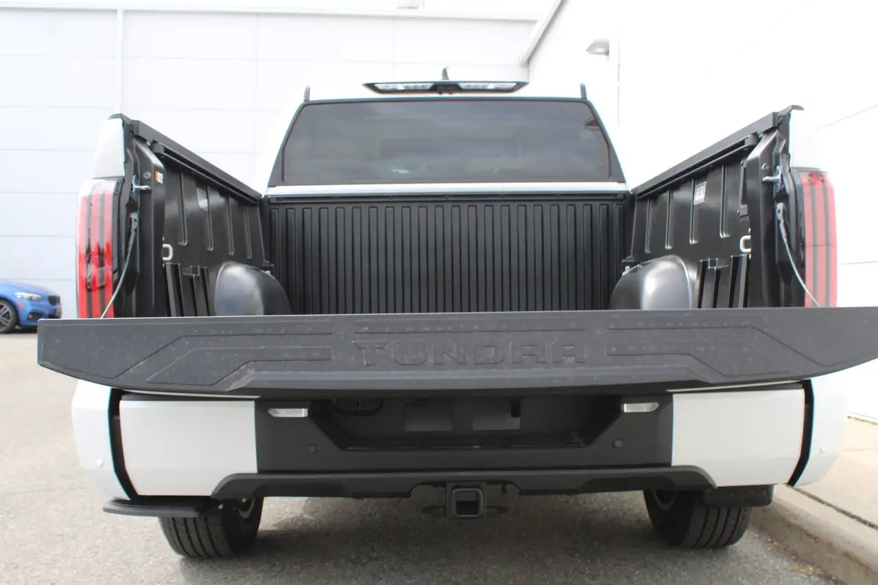 Toyota Tundra снимка Toyota Tundra