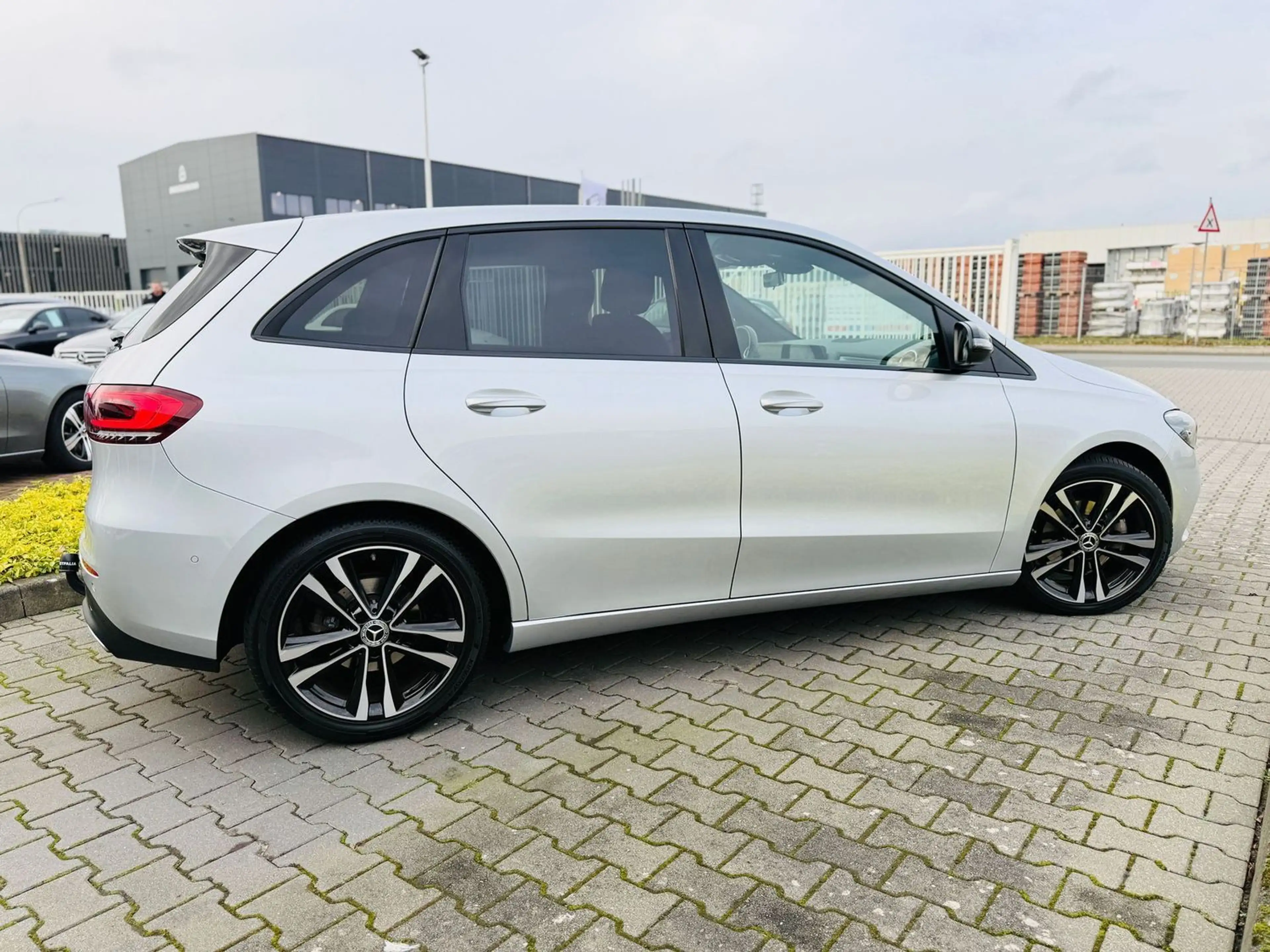 Mercedes-Benz B 180 PROGRESSIVE & NIGHT, Automatik, AHK, LED, Navi, SH — photo 6