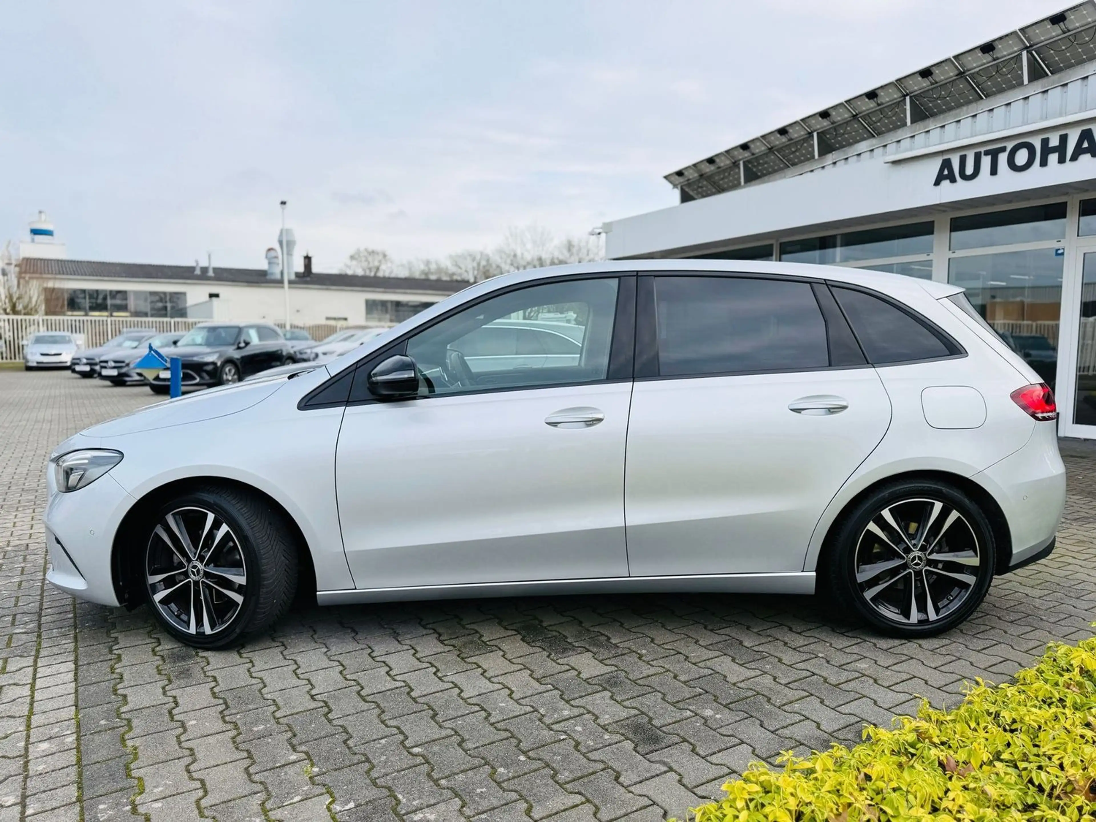Mercedes-Benz B 180 PROGRESSIVE & NIGHT, Automatik, AHK, LED, Navi, SH — photo 3