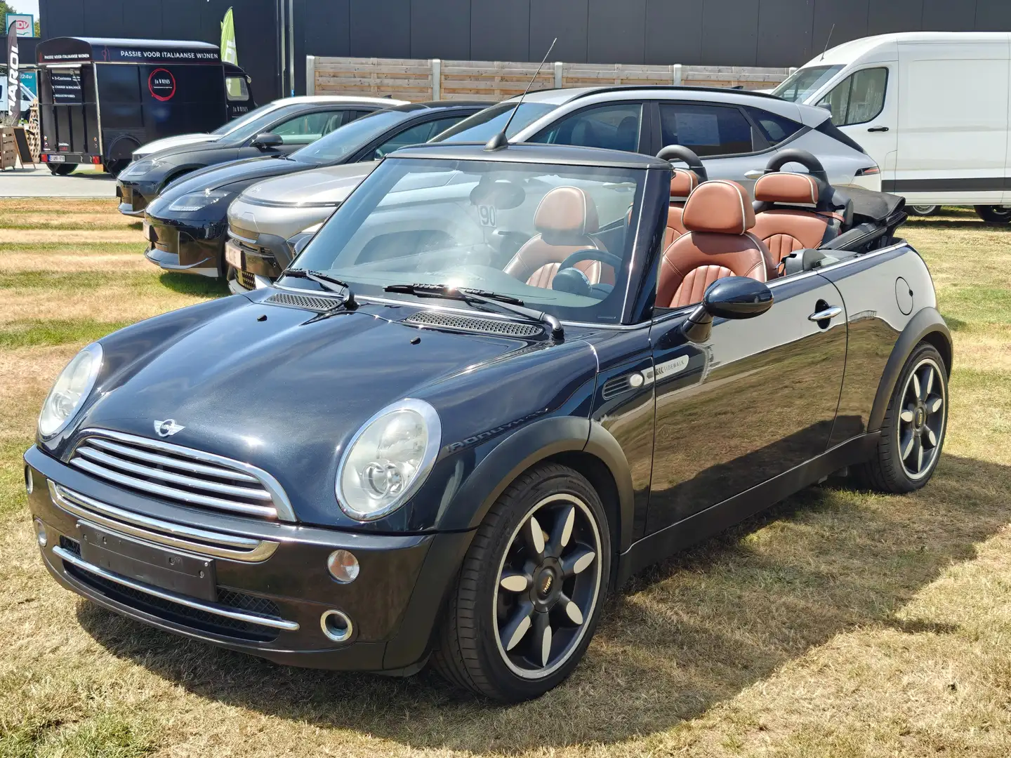 MINI Cooper Cabrio * Sidewalk edition * bruin leder * Zwart - 1