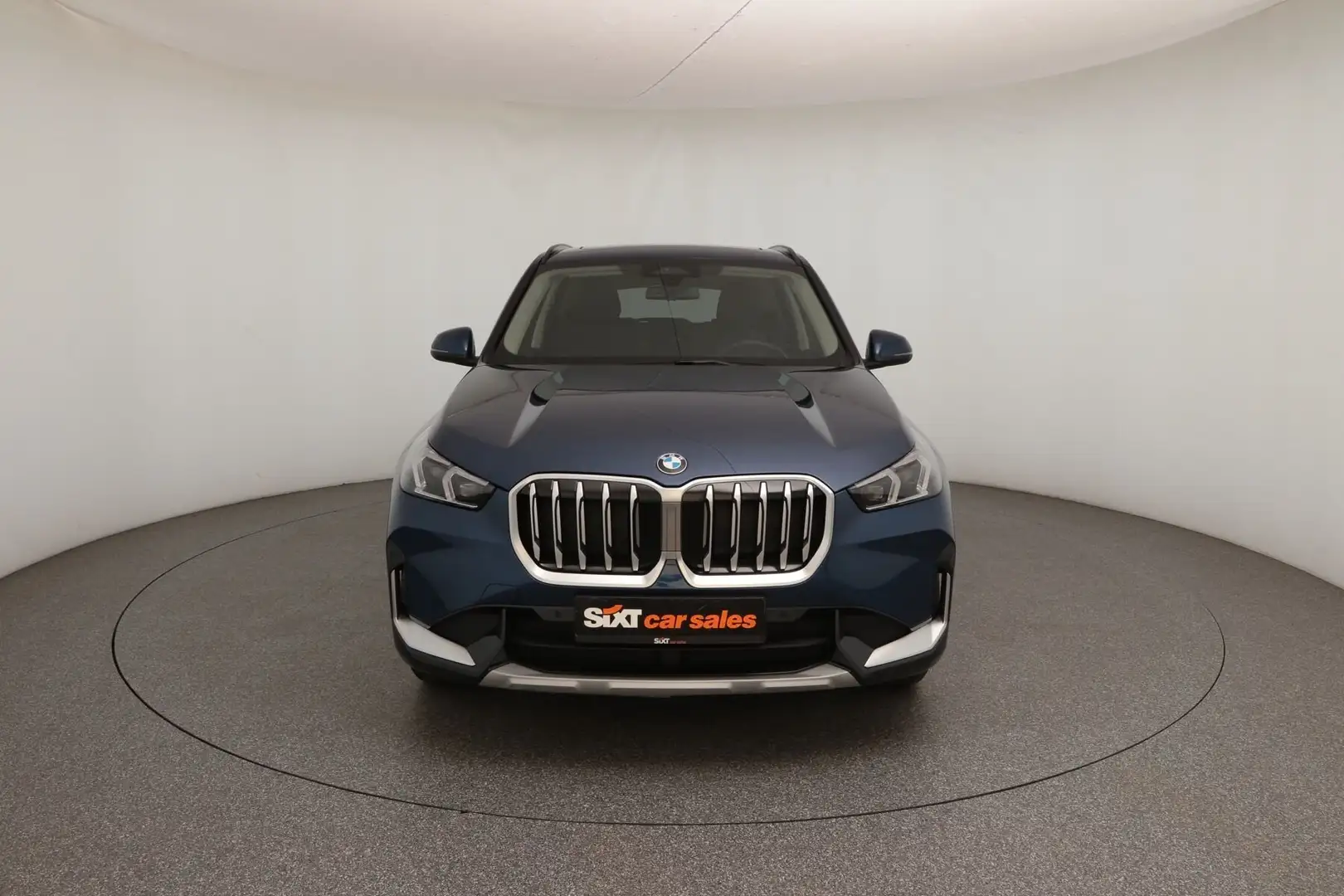 BMW X1 sDrive18i xLine PANO|ad.LED|SHZG|PDC+RFK|AHK Blau - 2