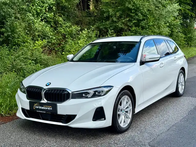 BMW 320 320dxDrive 1BESITZ*AHK*HCAM*ACC*TOTWINK*SPORTSITZ*