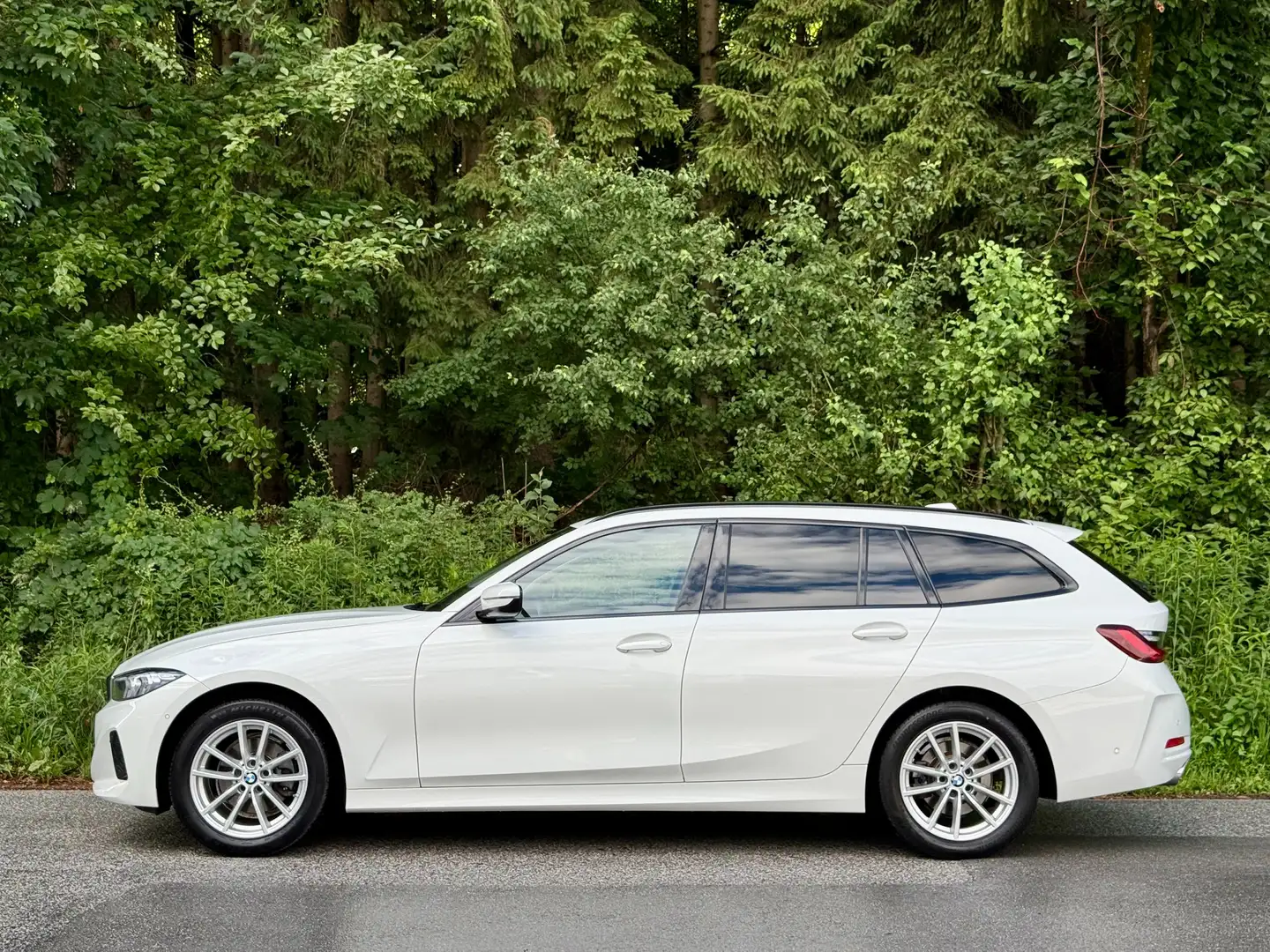 BMW 320 320dxDrive 1BESITZ*AHK*HCAM*ACC*TOTWINK*SPORTSITZ* Weiß - 2