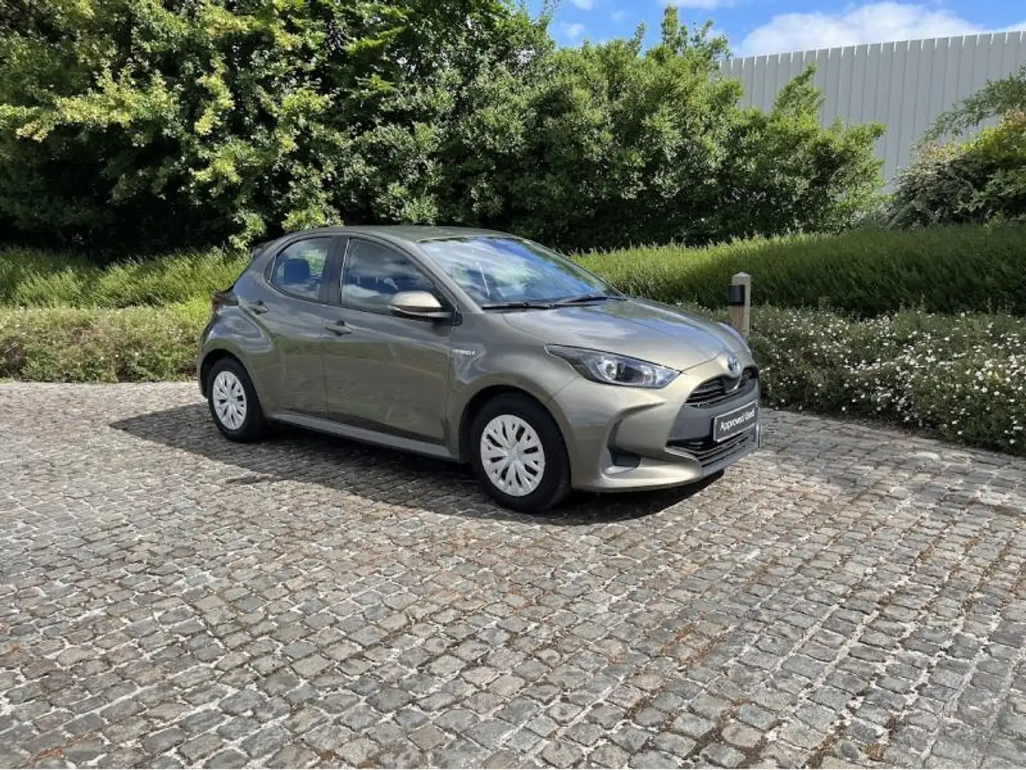 Toyota Yaris Dynamic Bronze - 1