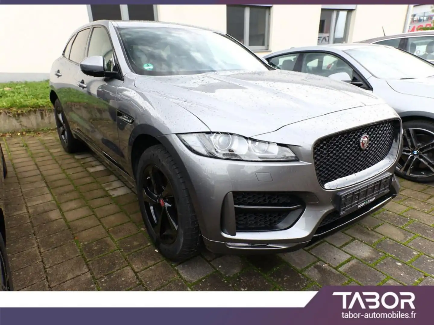 Jaguar F-Pace 30d 300 Aut. R-Sport AWD Pano Nav Šedá - 2