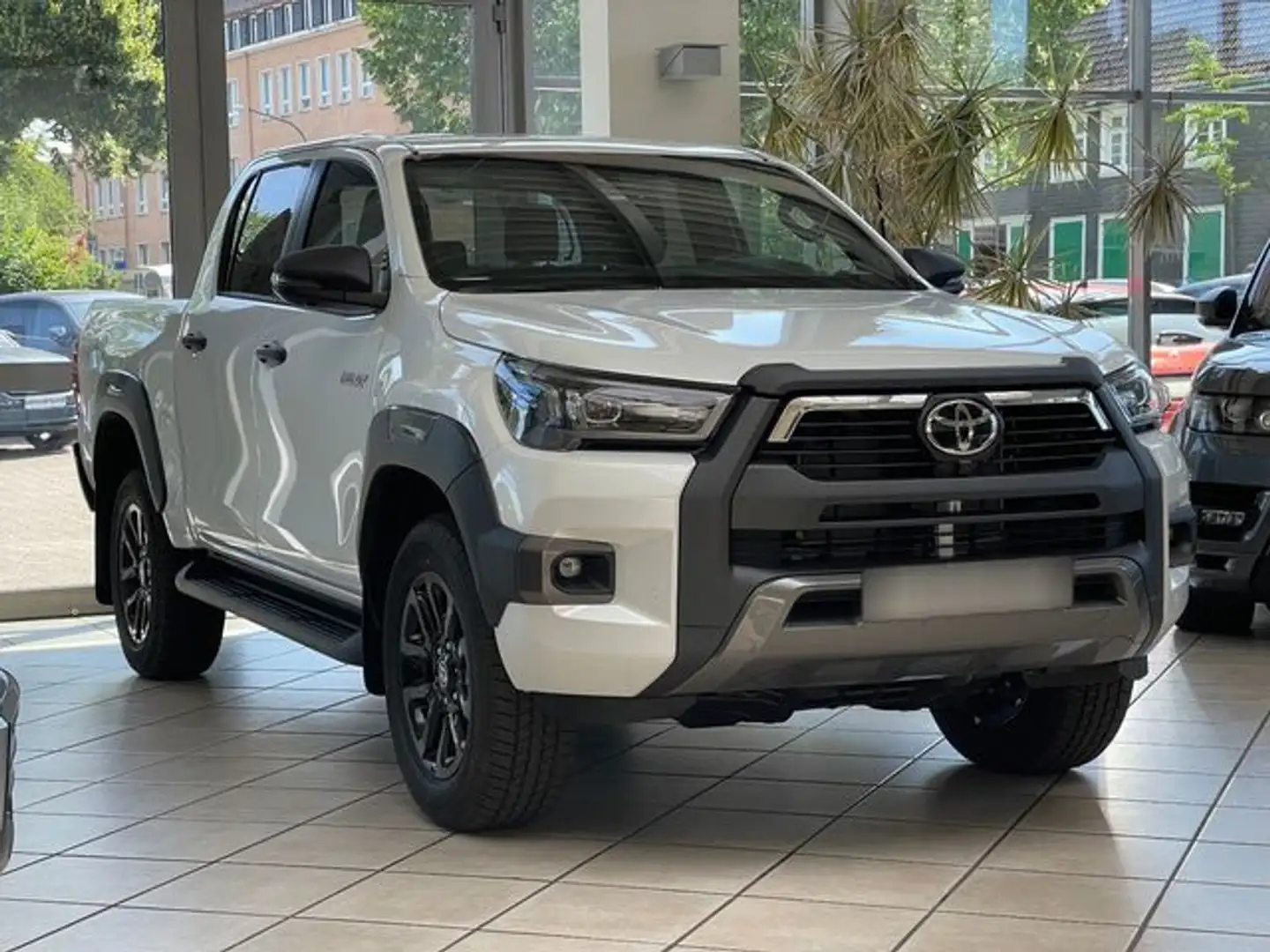 Toyota Hilux Double Cab Invincible 4x4 Weiß - 1