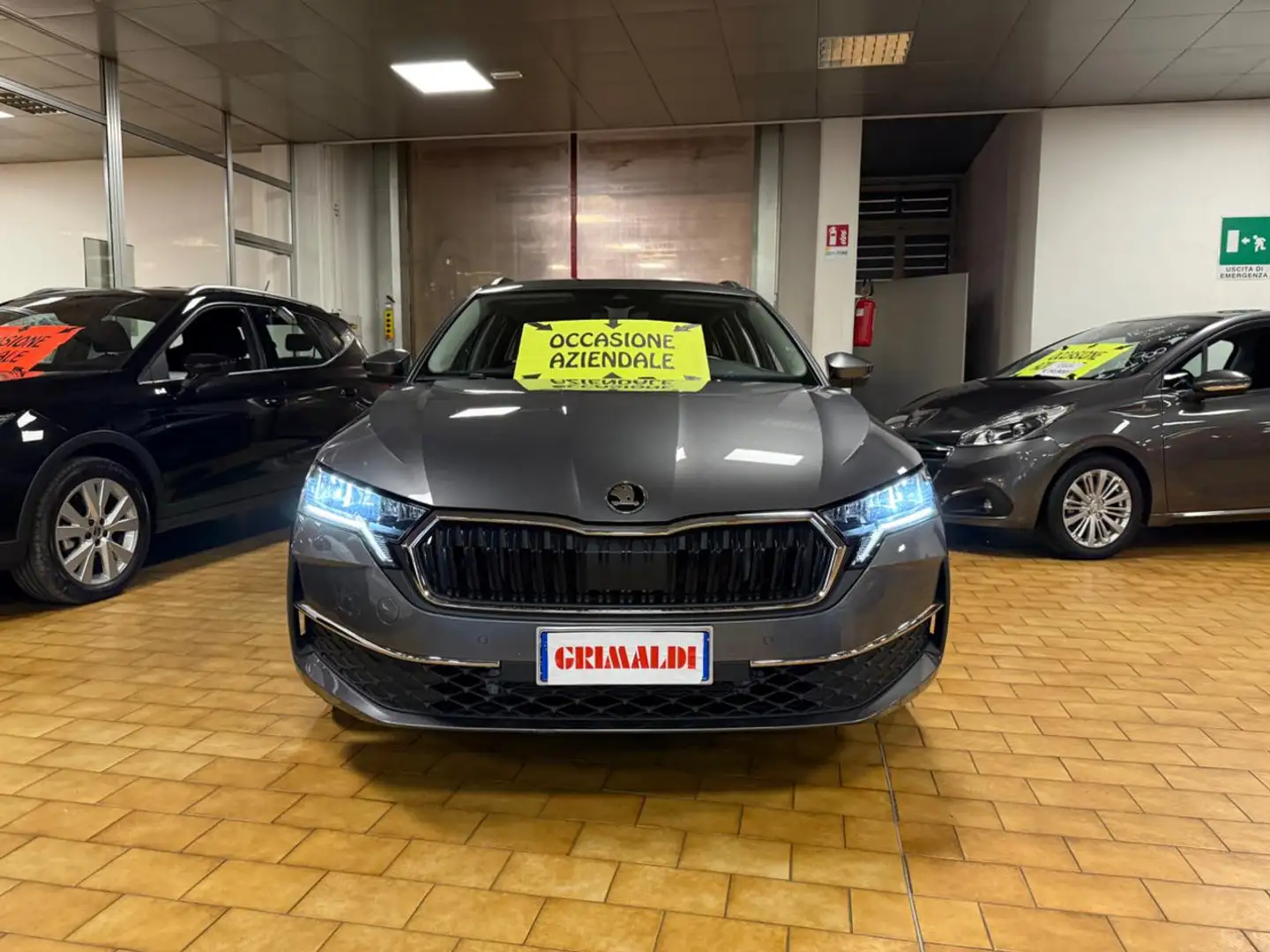 Skoda Octavia 2.0 TDI DSG Wagon Selection executive VIRTUAL Grau - 2