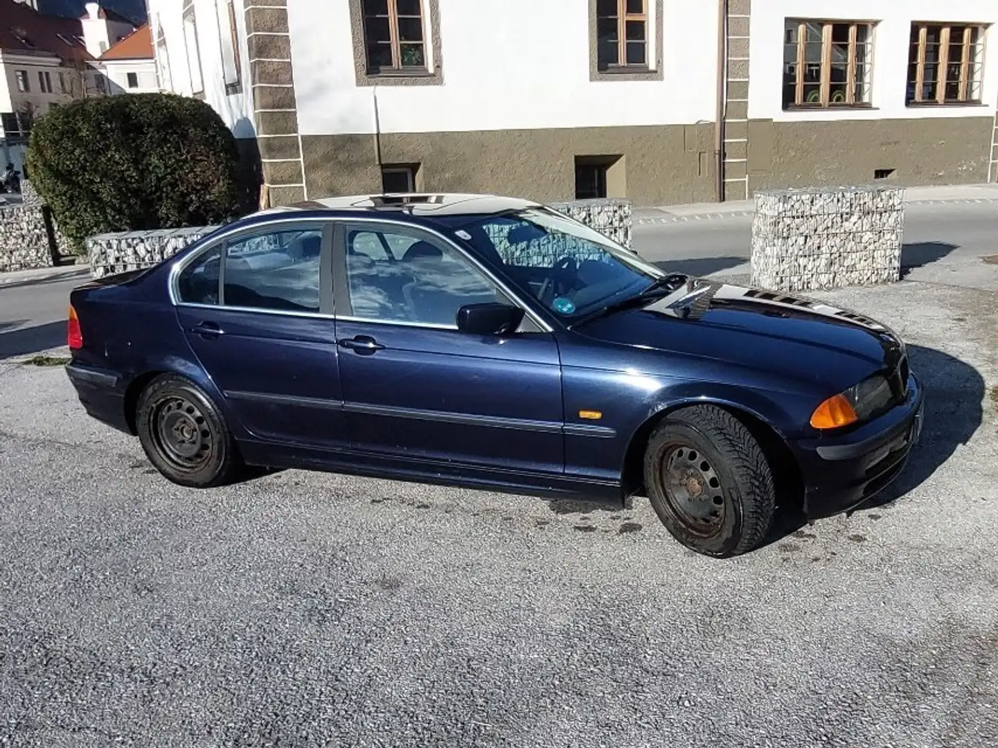 BMW 320 320i Exclusiv-Edit. Aut. Violett - 2