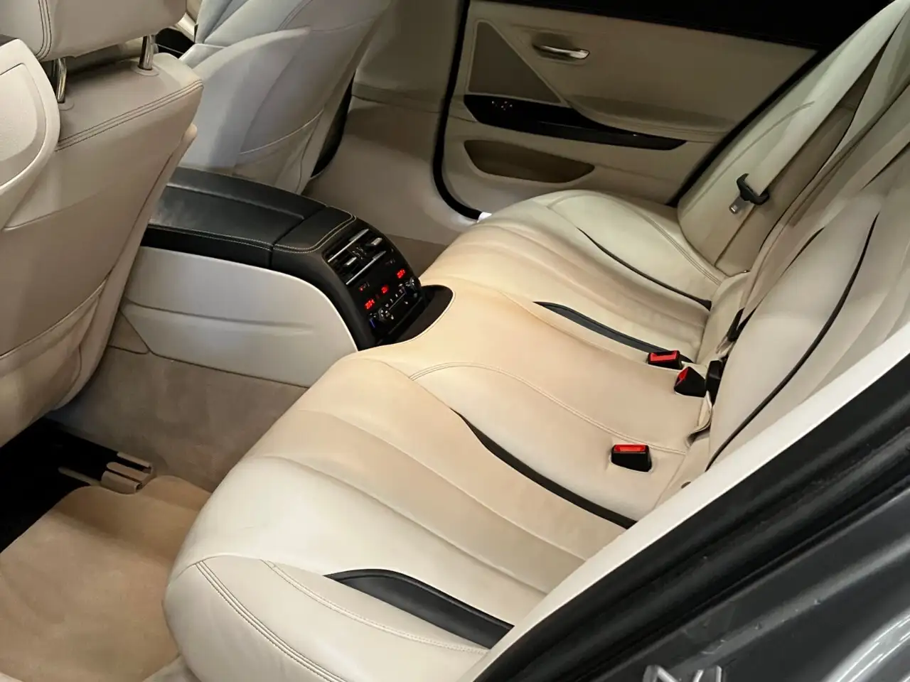BMW 6 Series снимка BMW 6 Series