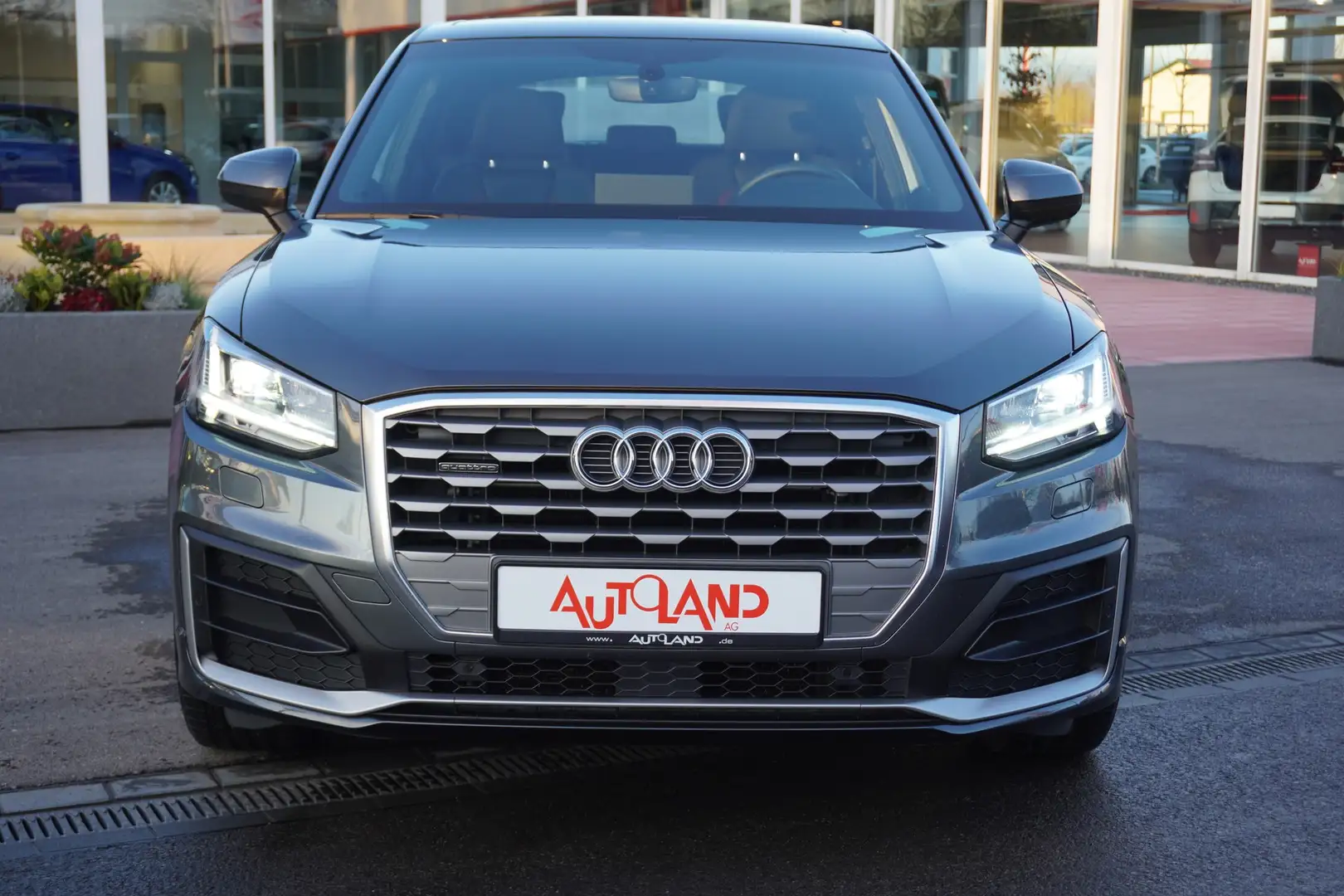 Audi Q2 40 TFSI quattro sport S Line LED Panorama ACC Grau - 2