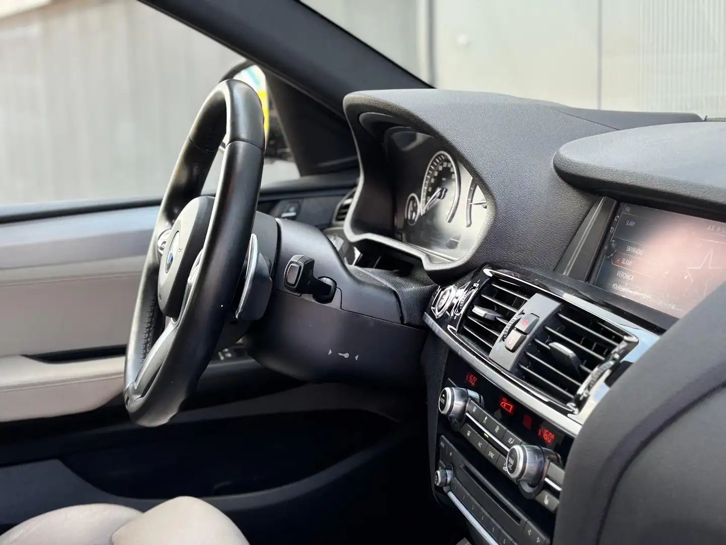 BMW X4 M40i High Executive | Carbon Black | Trekhaak | Ap Zwart - 2