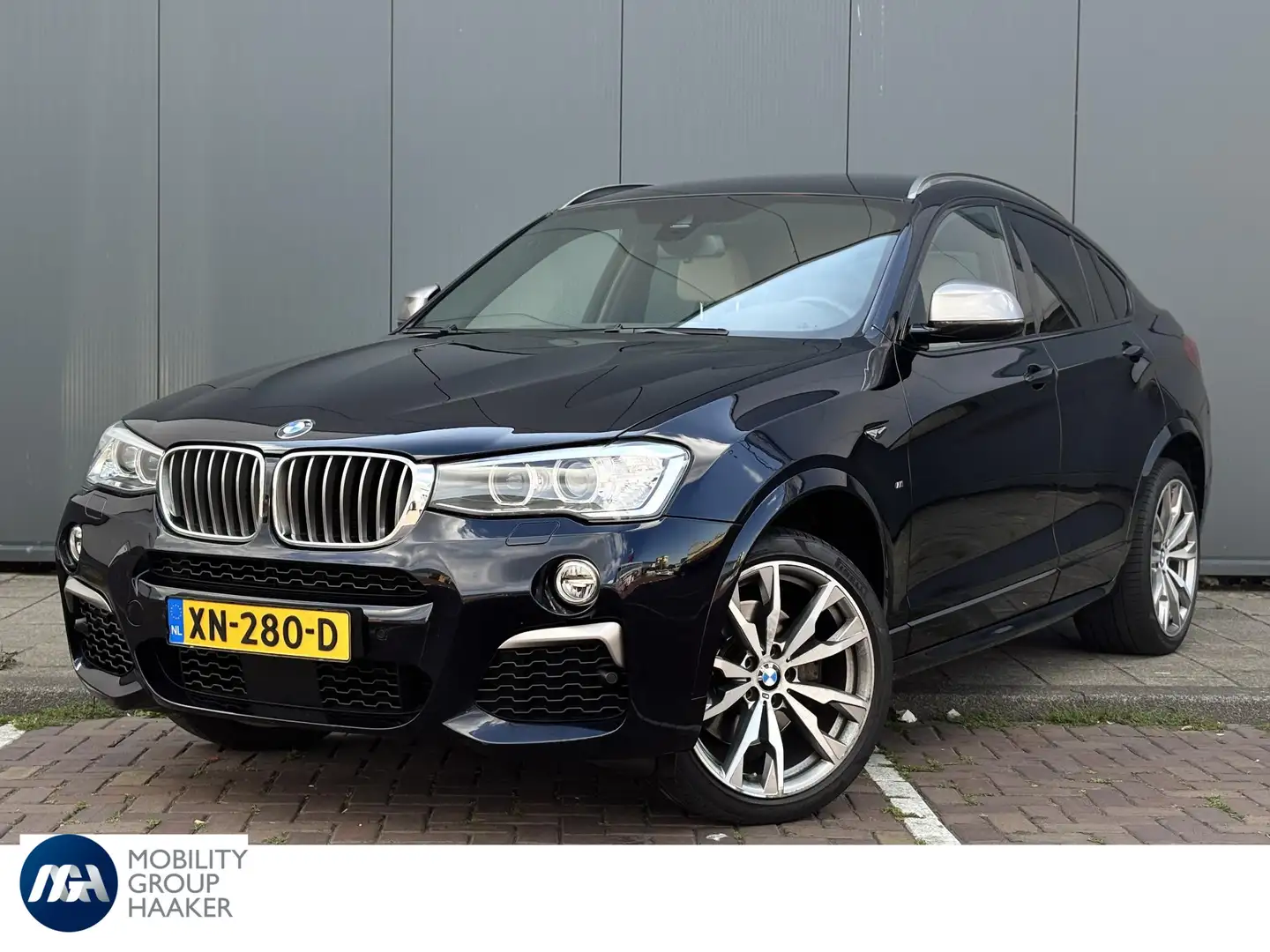 BMW X4 M40i High Executive | Carbon Black | Trekhaak | Ap Zwart - 1