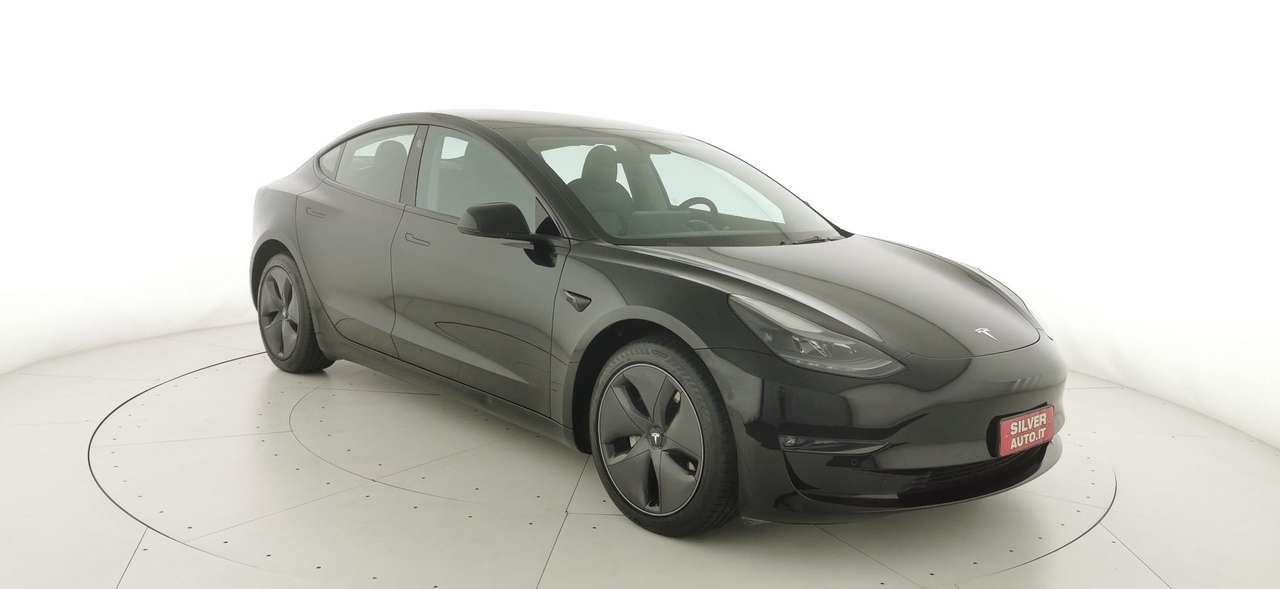 Tesla Model 3 Long Range Dual Motor AWD (530 km di autonomia)